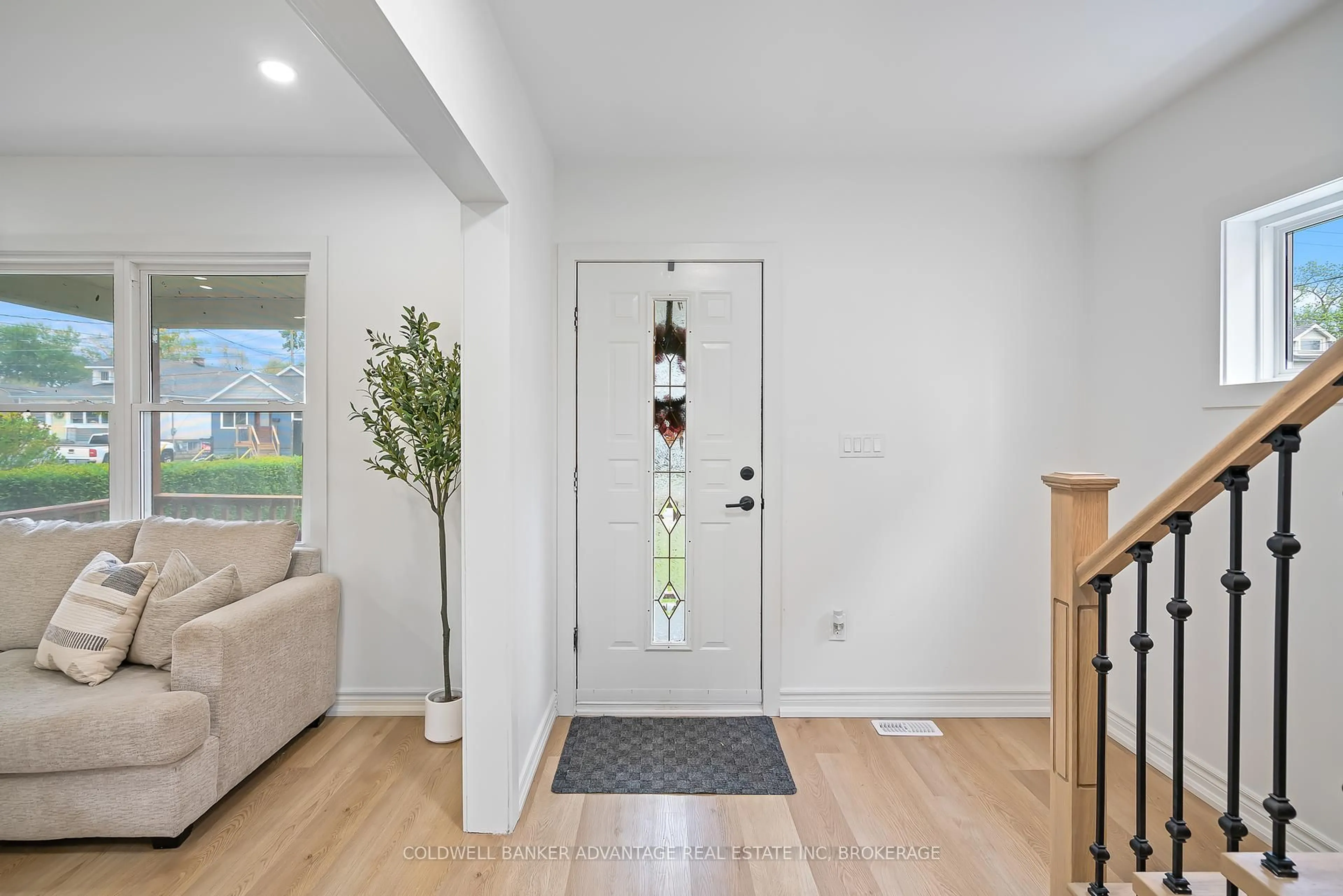 Indoor entryway for 97 Delhi St, Port Colborne Ontario L3K 3L1