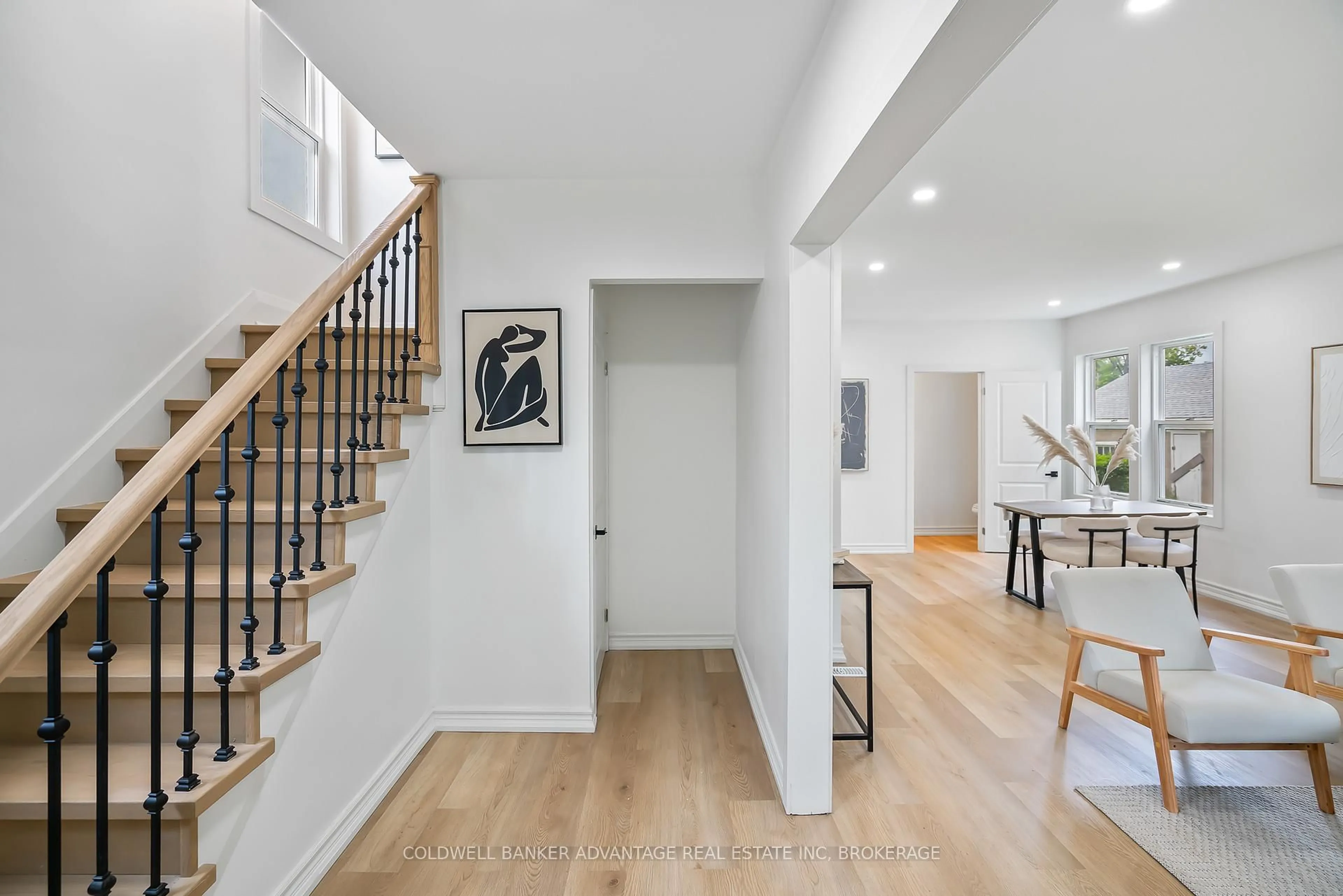 Indoor entryway for 97 Delhi St, Port Colborne Ontario L3K 3L1