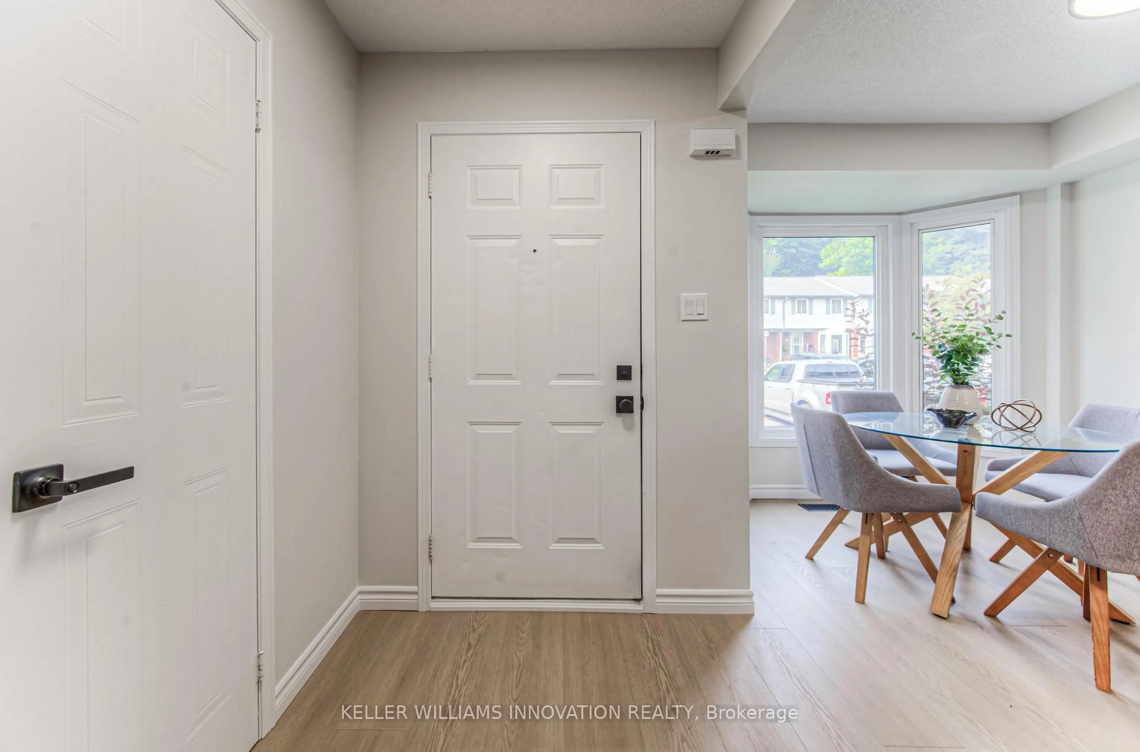 Indoor entryway for 219 Kingswood Dr #5, Kitchener Ontario N2E 3J4
