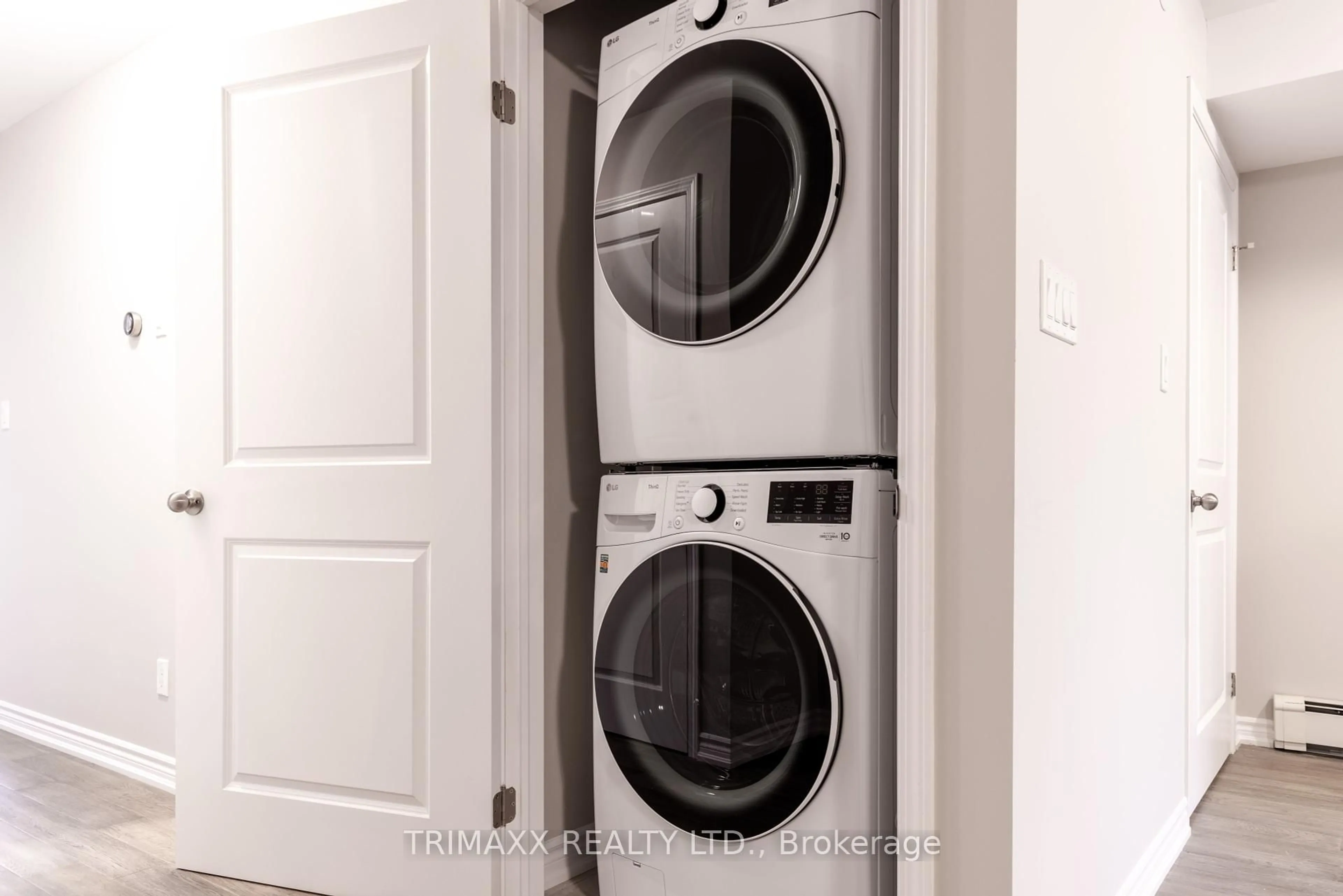 Laundry room for 25B Oakdale Ave, St. Catharines Ontario L2P 2B8