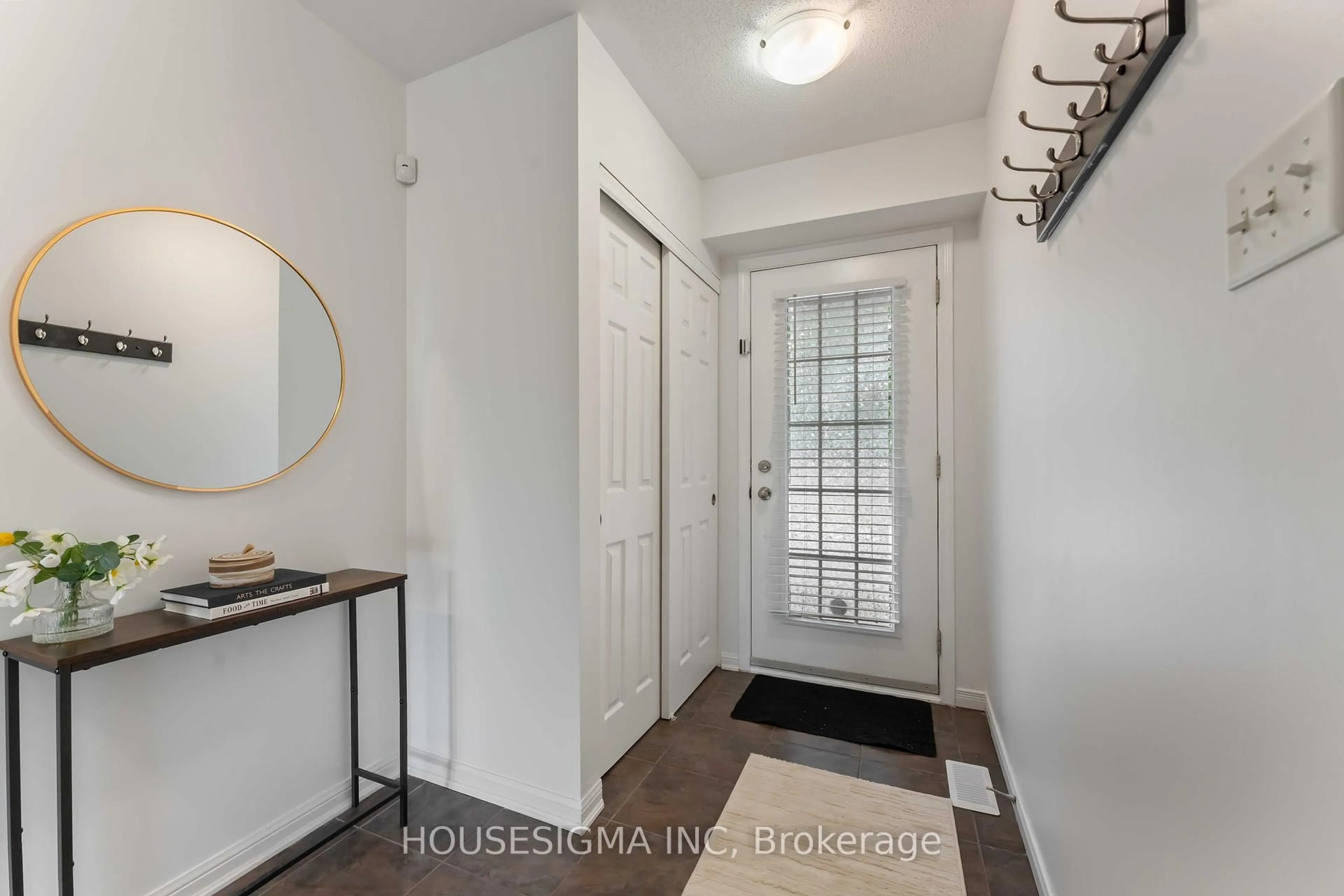 Indoor entryway for 758 Sanibel Private, Ottawa Ontario K2H 0A8