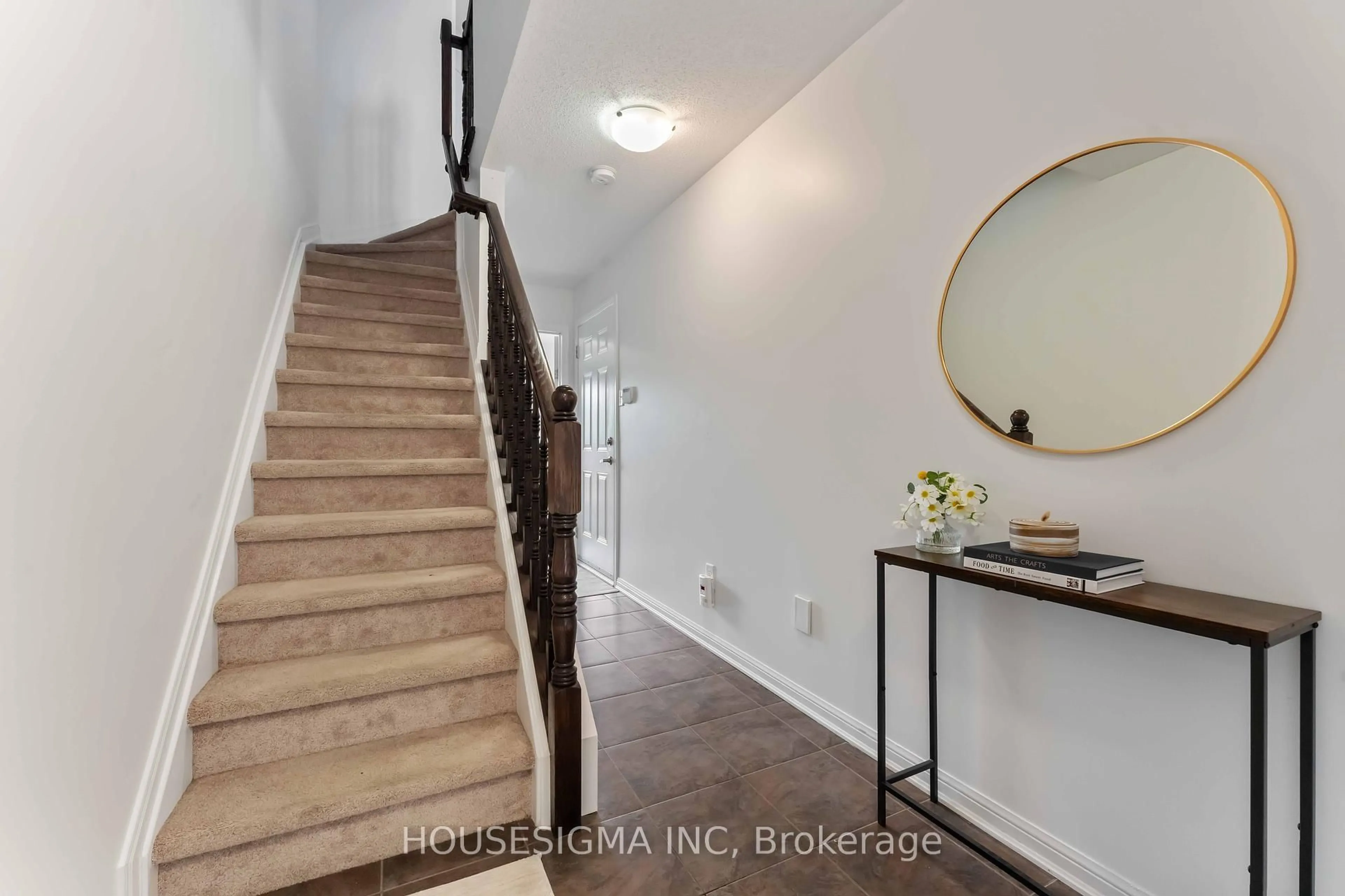 Indoor entryway for 758 Sanibel Private, Ottawa Ontario K2H 0A8