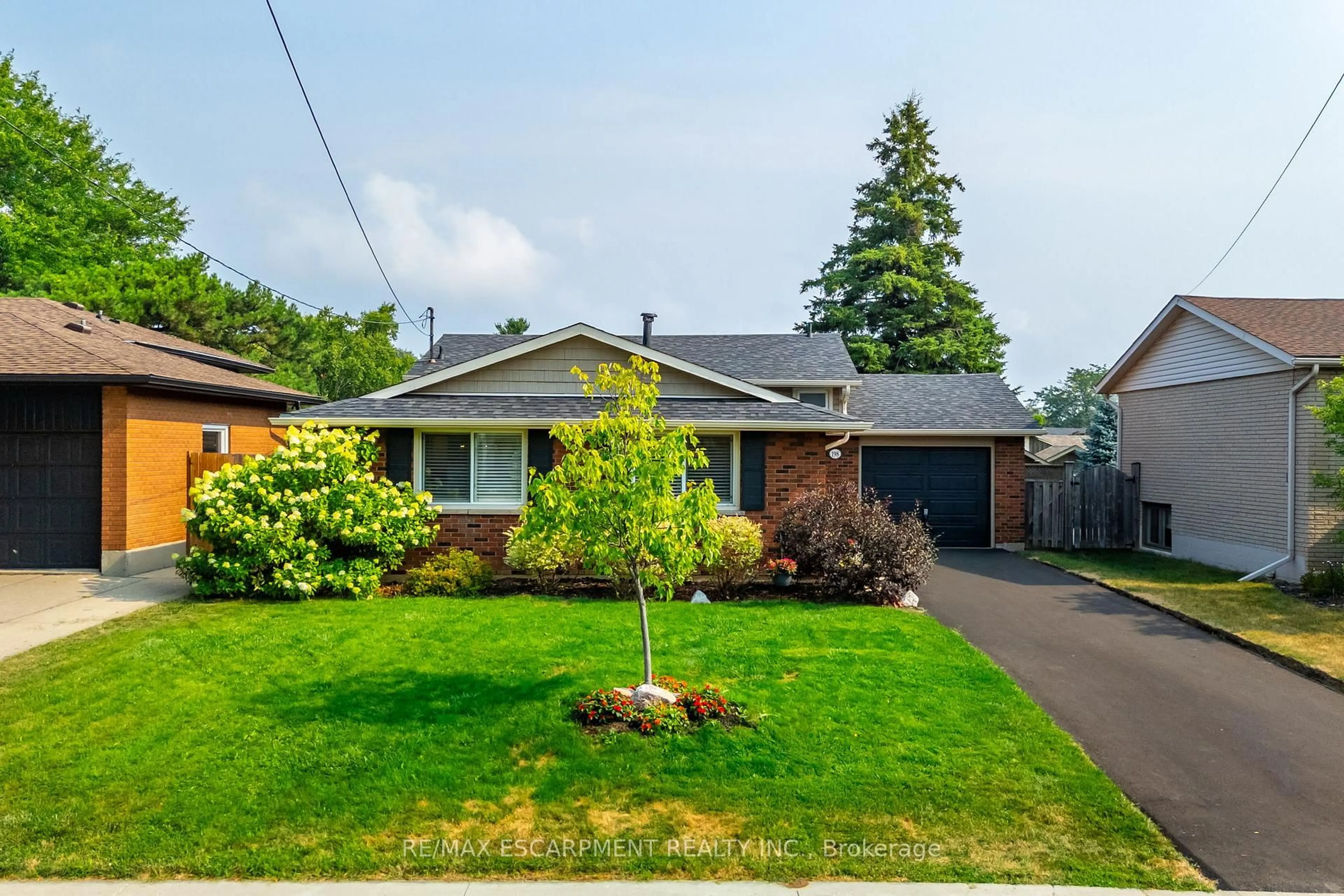 Home with brick exterior material, street for 198 San Pedro Dr, Hamilton Ontario L9C 2E1