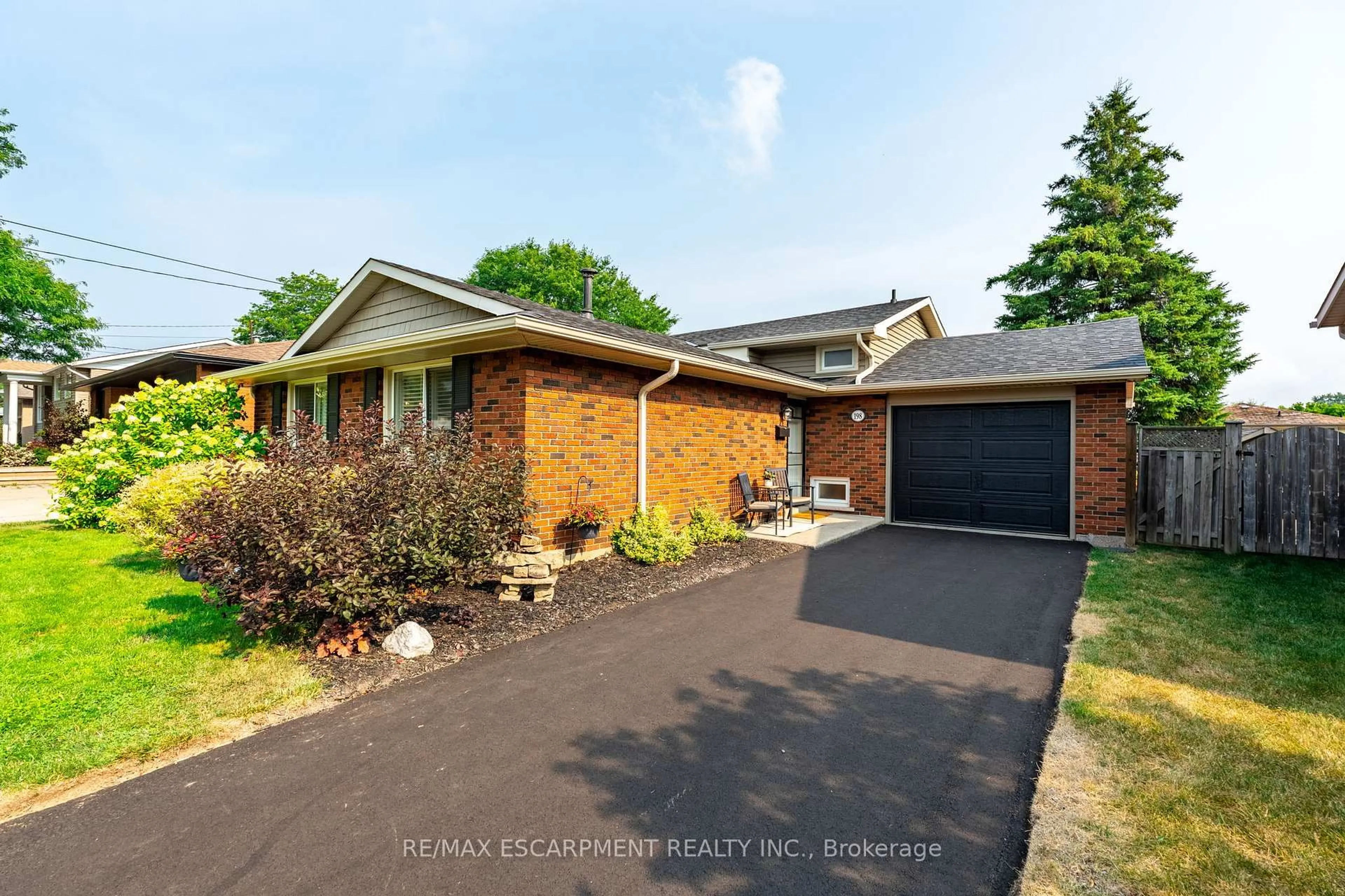 Home with brick exterior material, street for 198 San Pedro Dr, Hamilton Ontario L9C 2E1