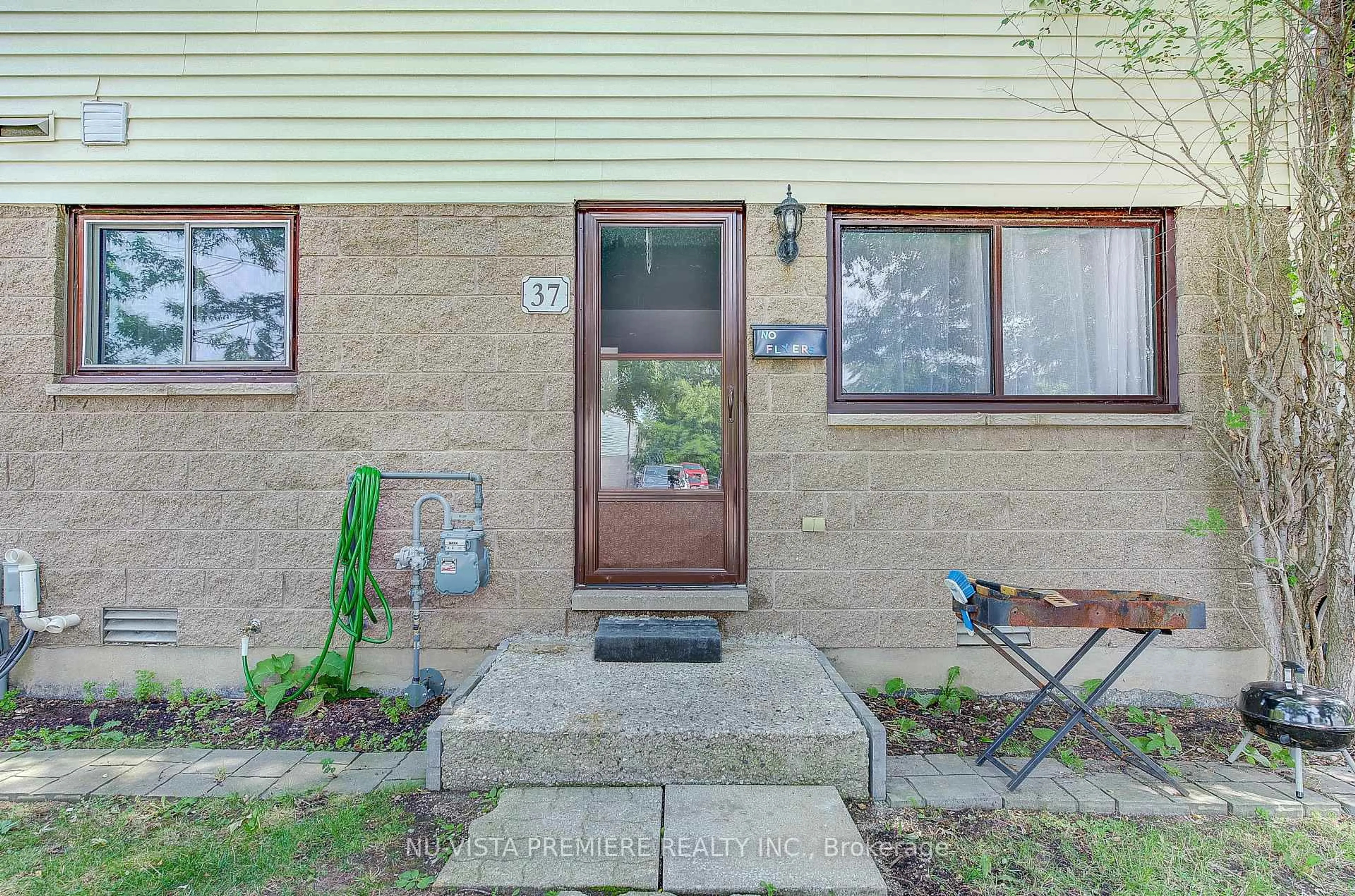 Unknown for 825 DUNDALK Dr #37, London South Ontario N6C 3V6