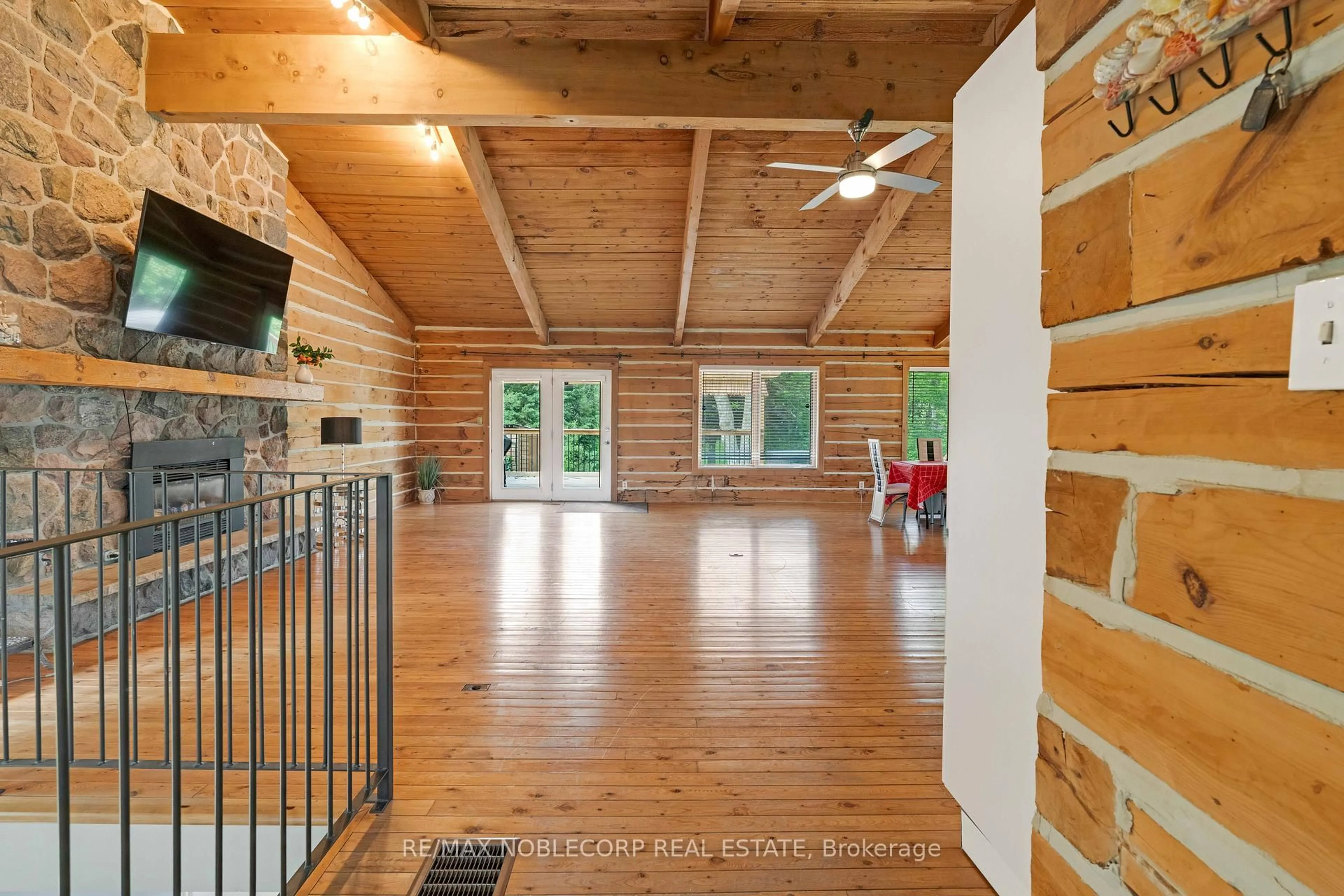 Indoor foyer for 795744 Grey County Rd 19, Blue Mountains Ontario L9Y 0P6