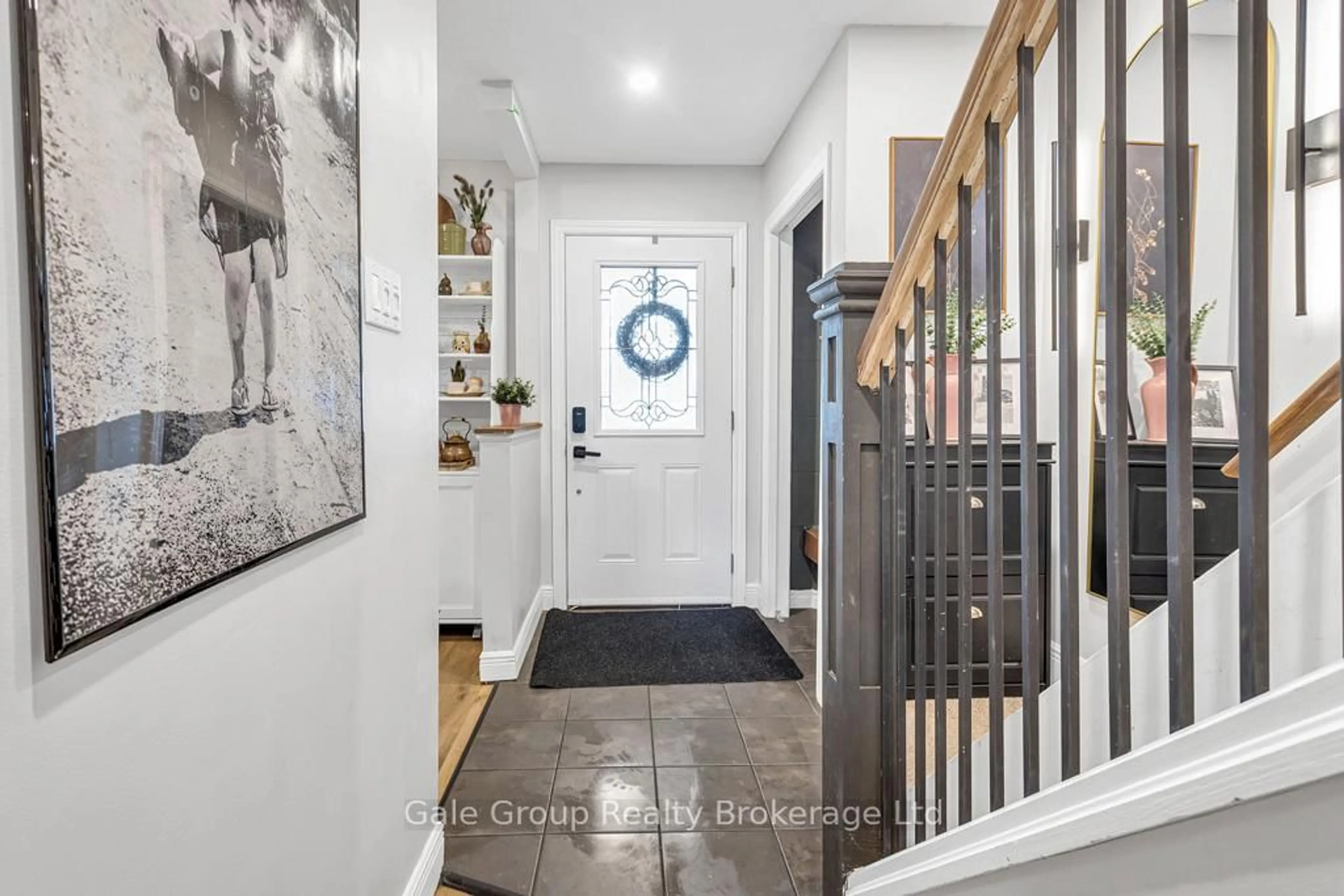 Indoor entryway for 39 BLANDFORD St #4, Woodstock Ontario N4S 7H7