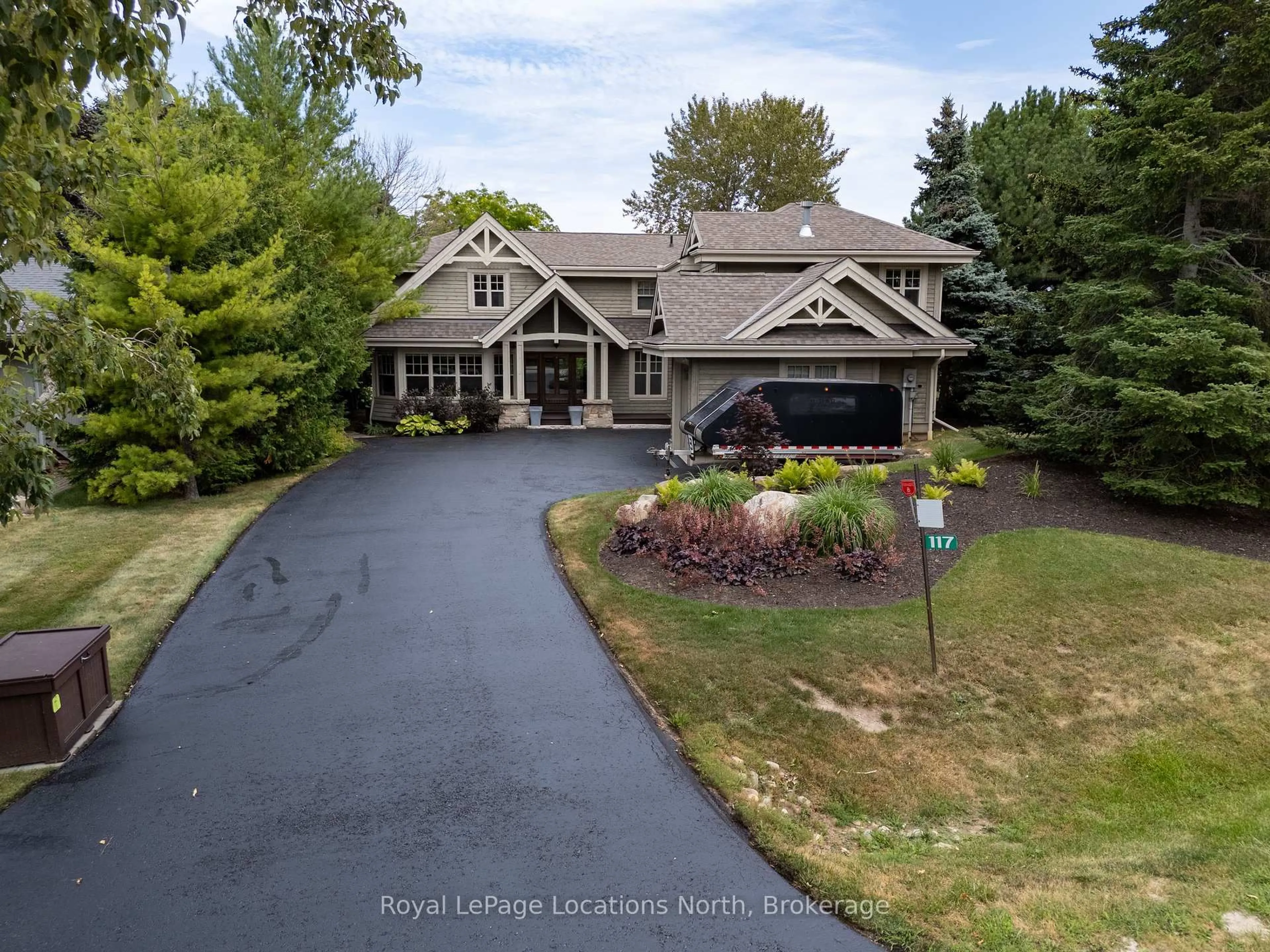 A pic from outside/outdoor area/front of a property/back of a property/a pic from drone, street for 117 Camperdown Crt, Blue Mountains Ontario N0H 1J0