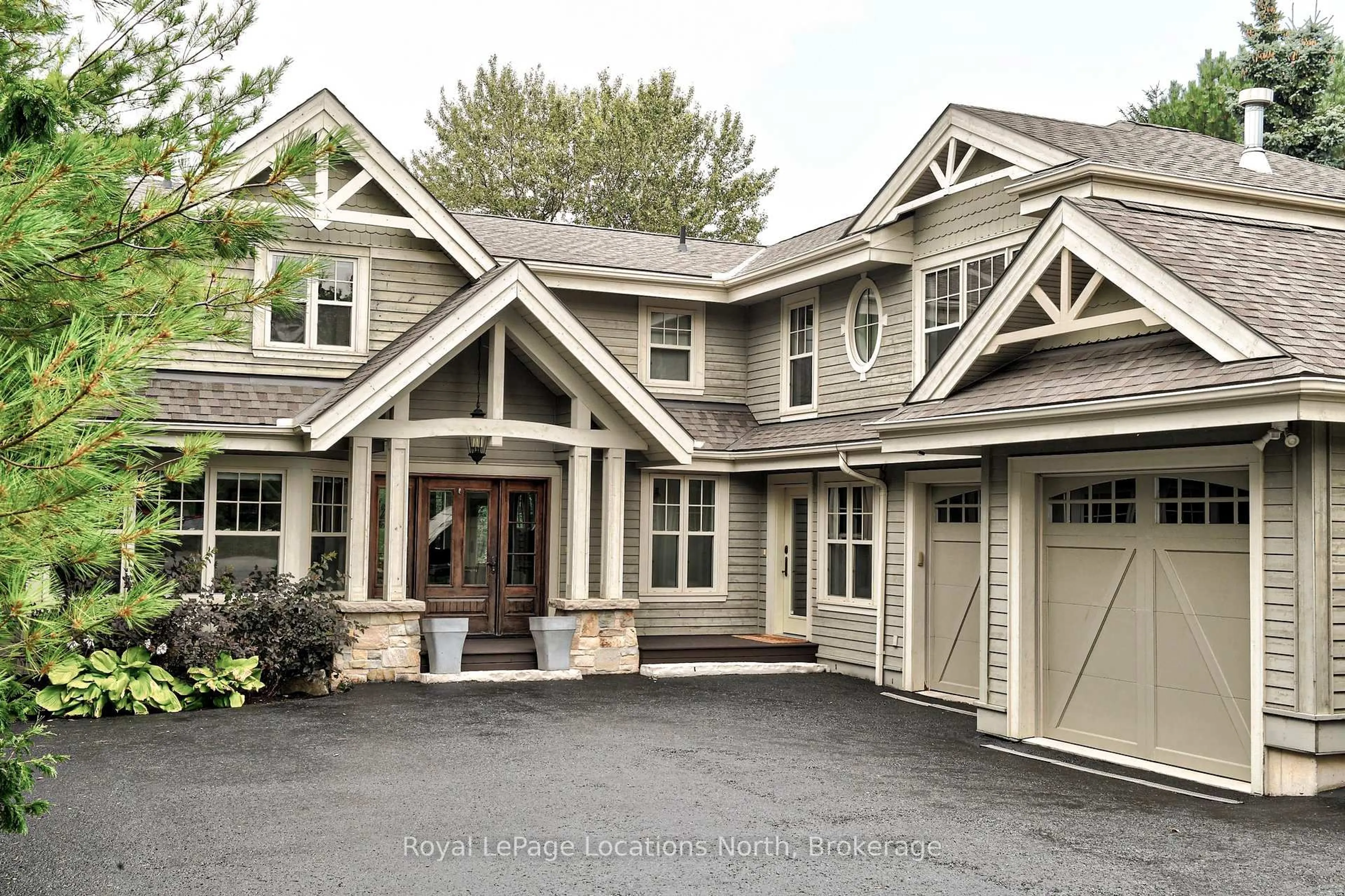 Home with vinyl exterior material, street for 117 Camperdown Crt, Blue Mountains Ontario N0H 1J0