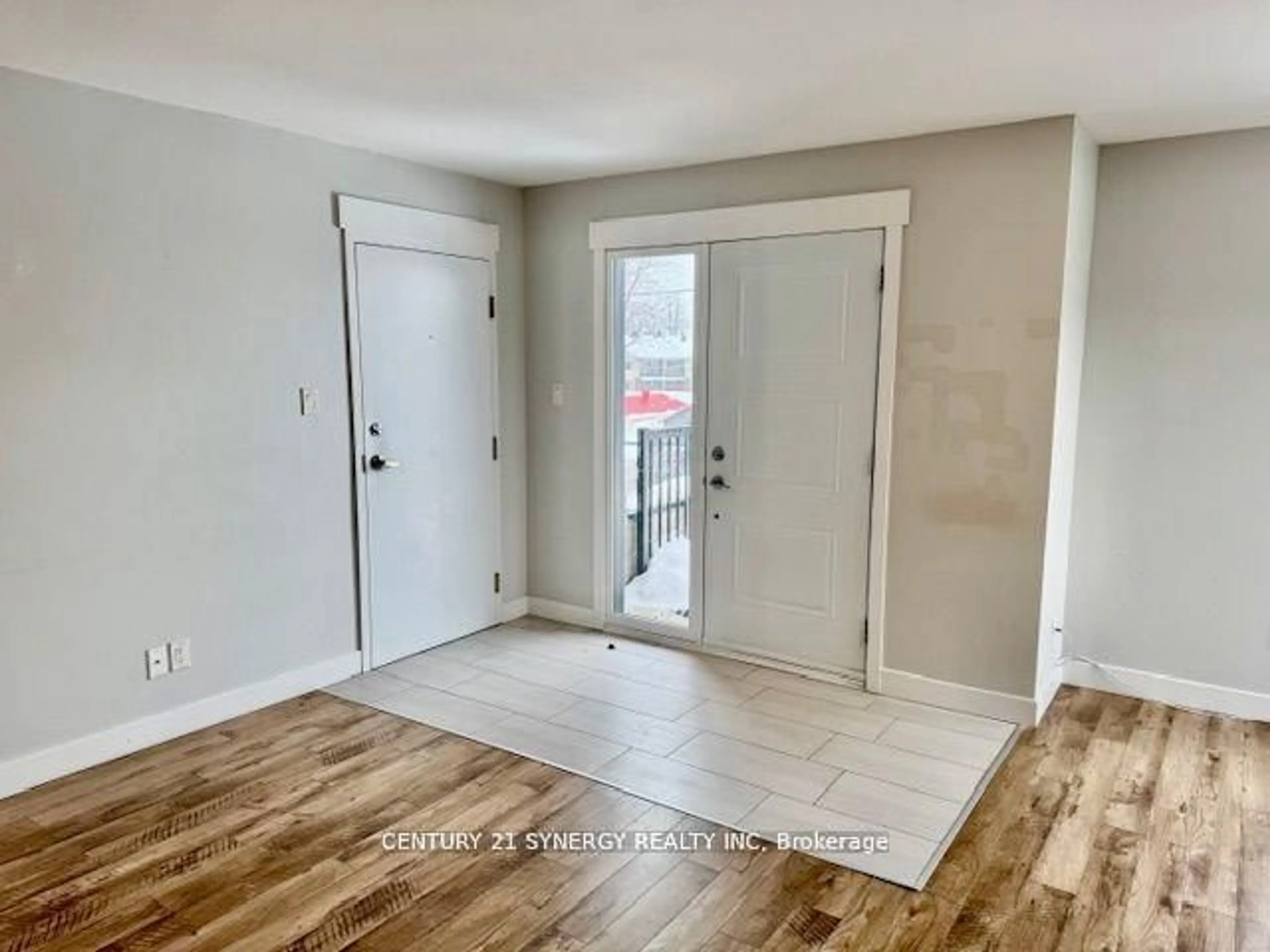 Indoor entryway for 100 Laurier St, Casselman Ontario K0A 1M0