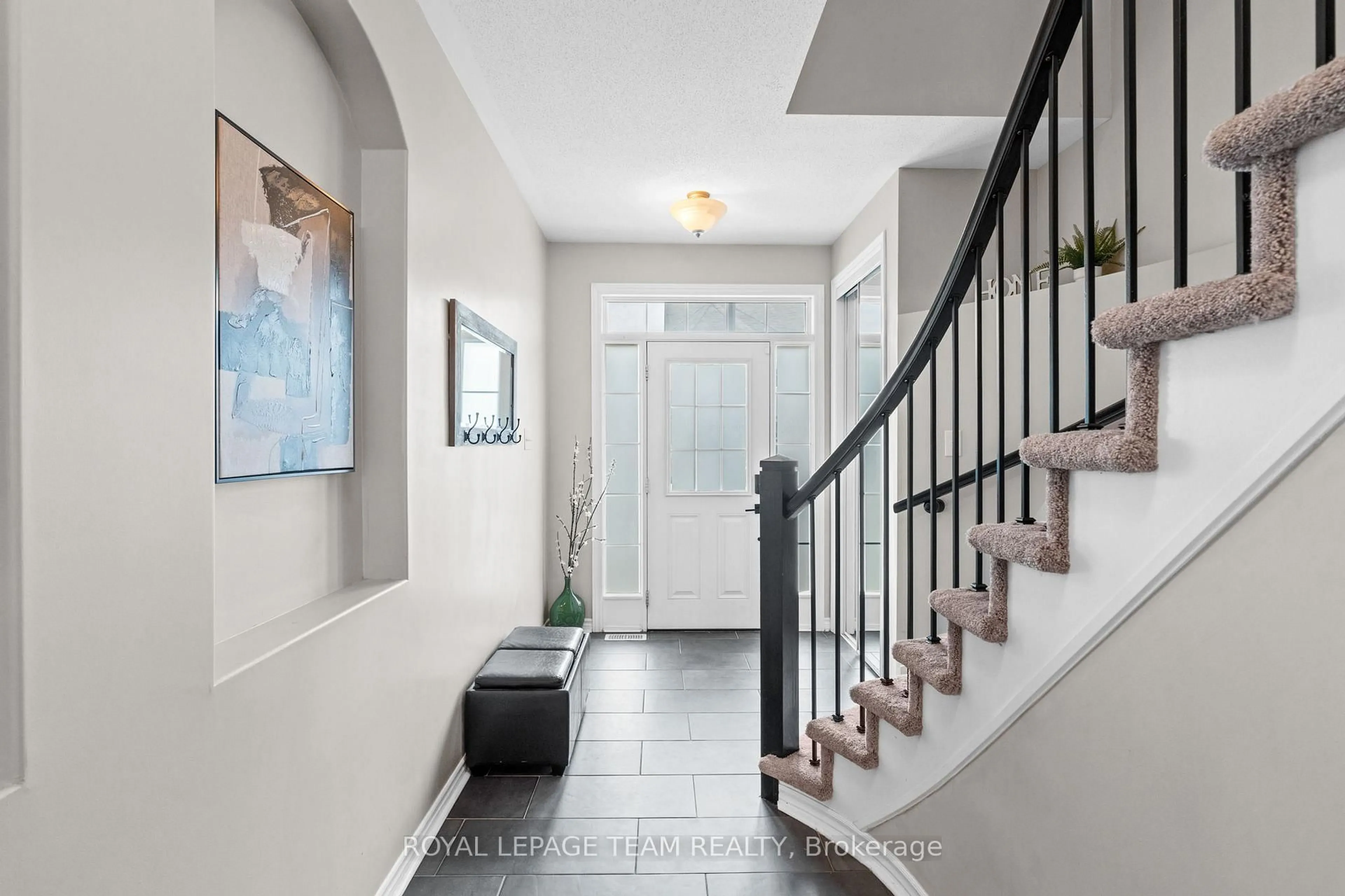 Indoor entryway for 2211 Watercolours Way, Ottawa Ontario K2J 5J8