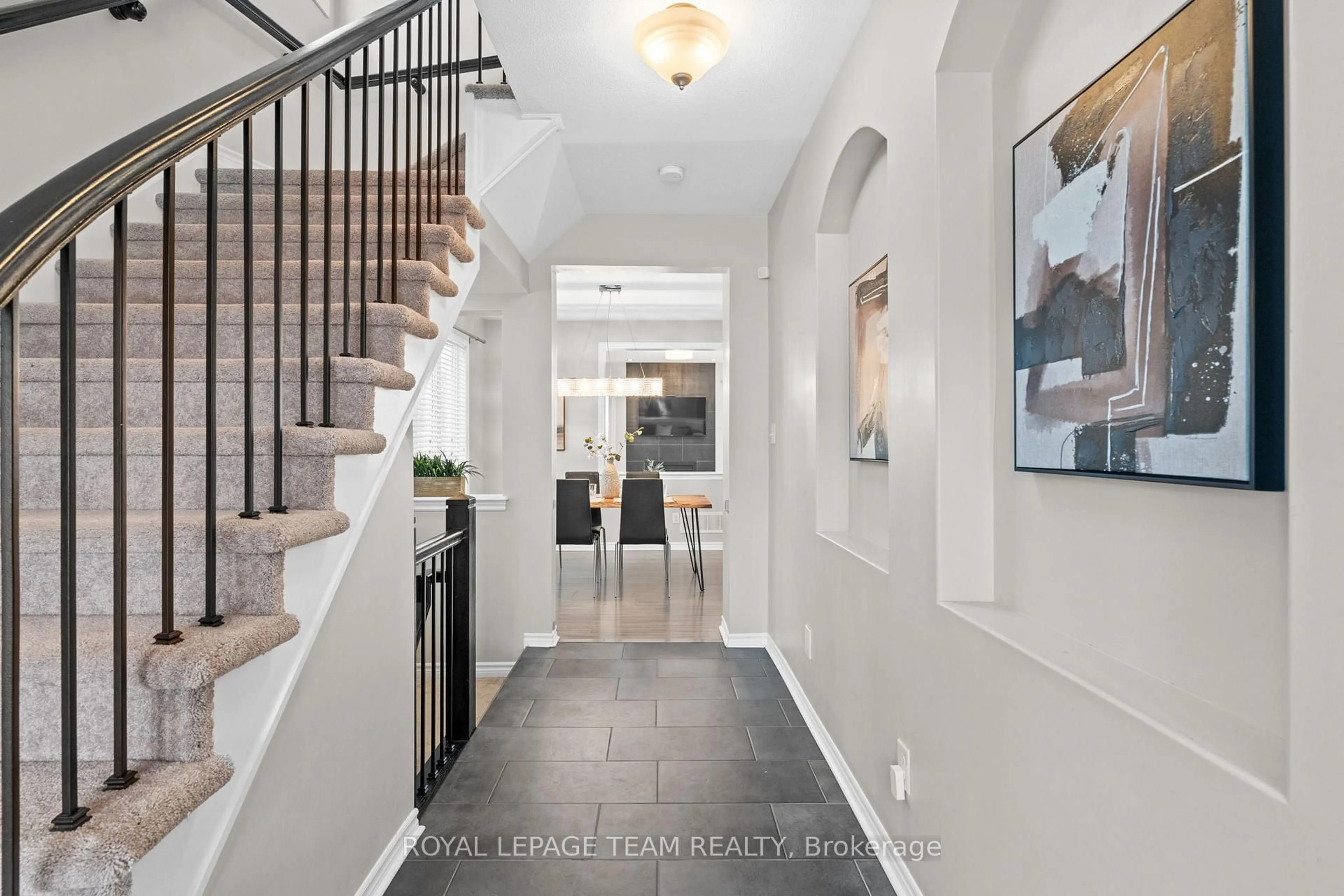 Indoor entryway for 2211 Watercolours Way, Ottawa Ontario K2J 5J8