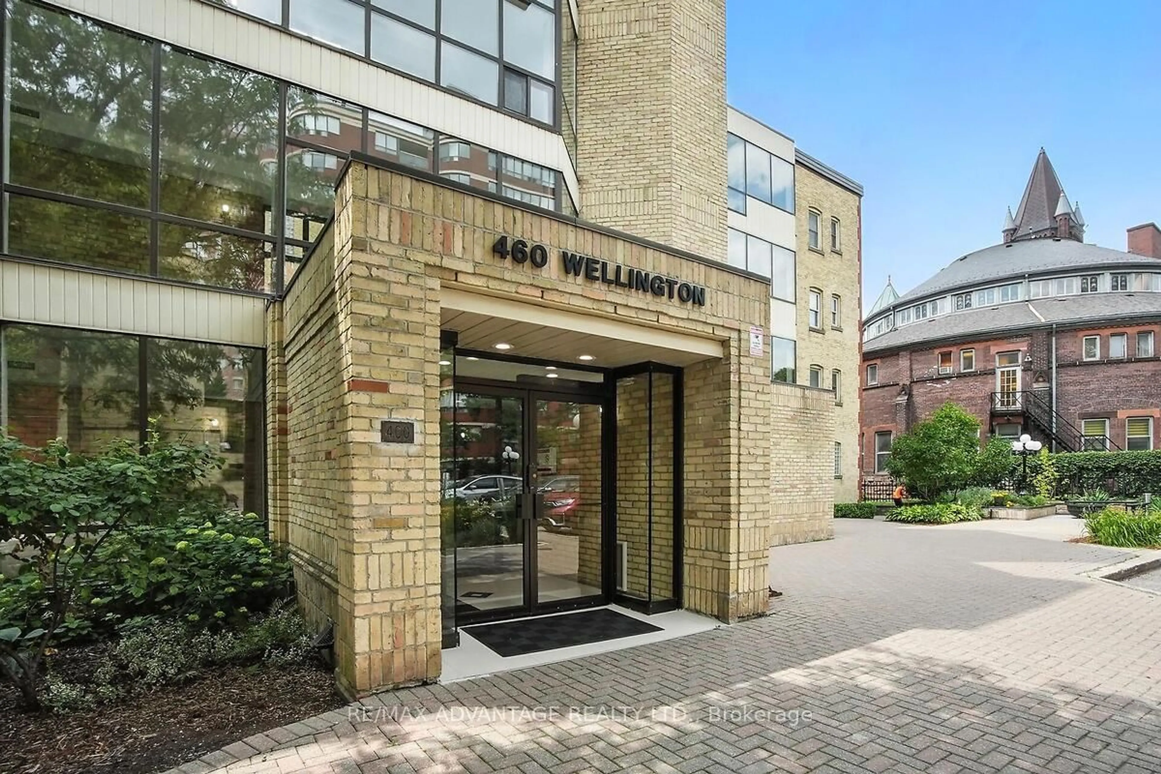 Indoor foyer for 460 Wellington St #408, London East Ontario N6A 3P8