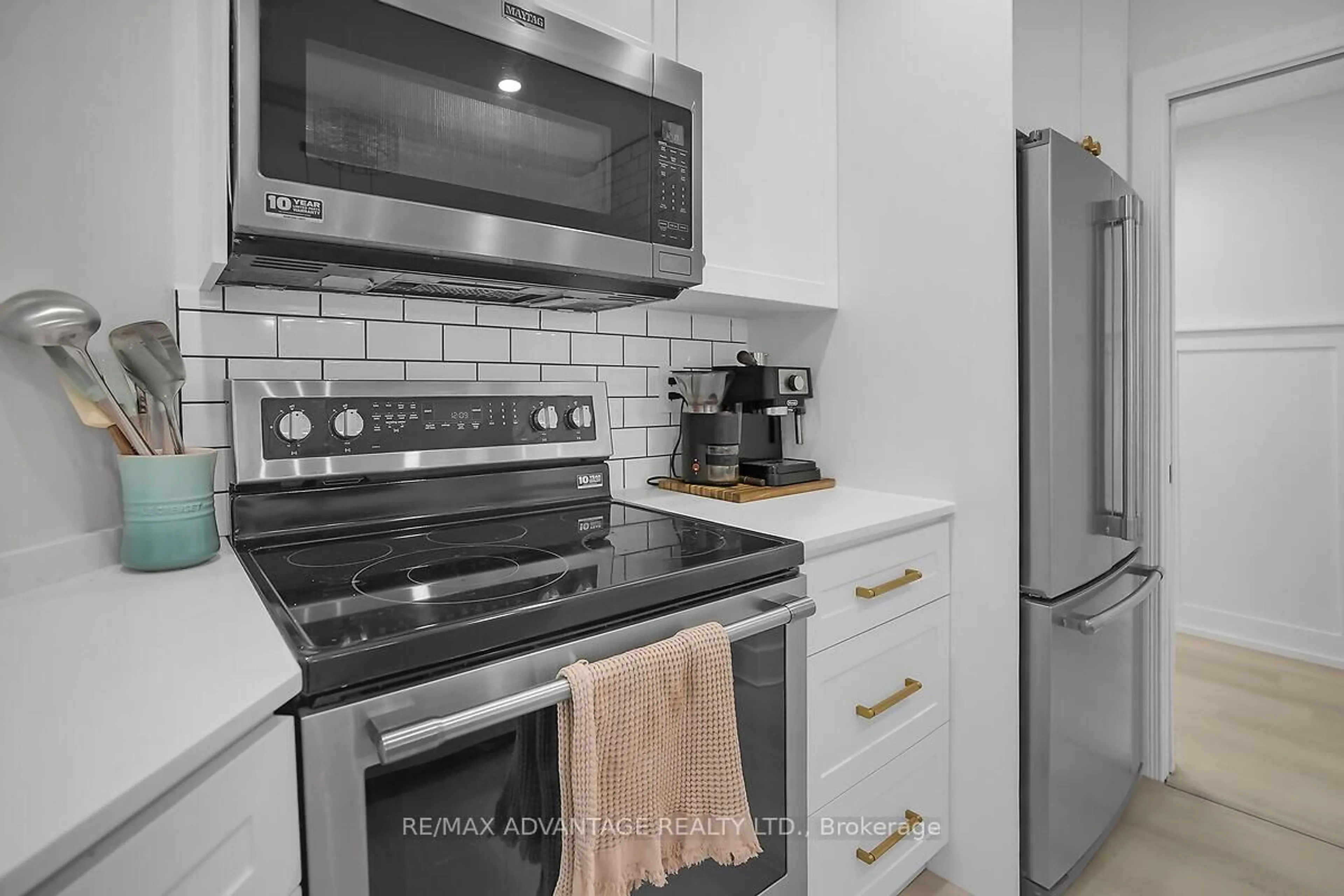Standard kitchen, ceramic/tile floor for 460 Wellington St #408, London East Ontario N6A 3P8