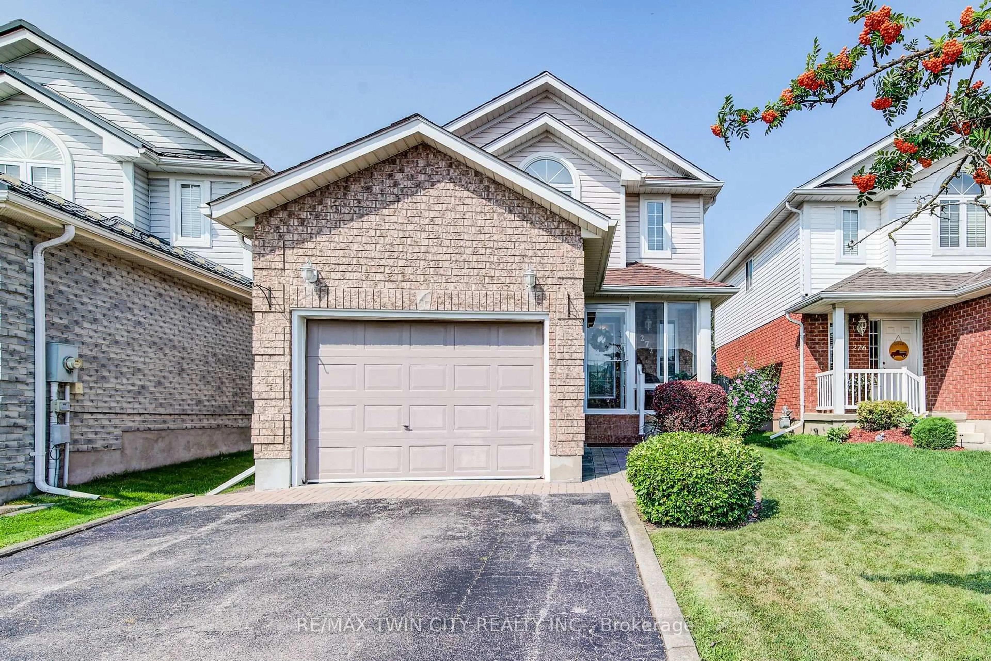 Home with brick exterior material, street for 272 Gatehouse Dr, Cambridge Ontario N1P 1E6