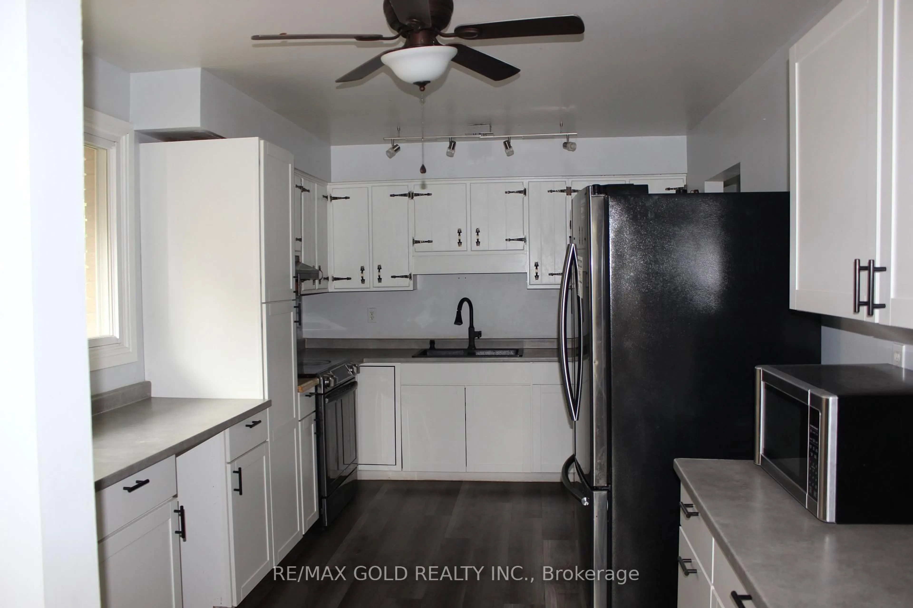 Standard kitchen, unknown for 152 Elgin St, Brantford Ontario N3S 5A5