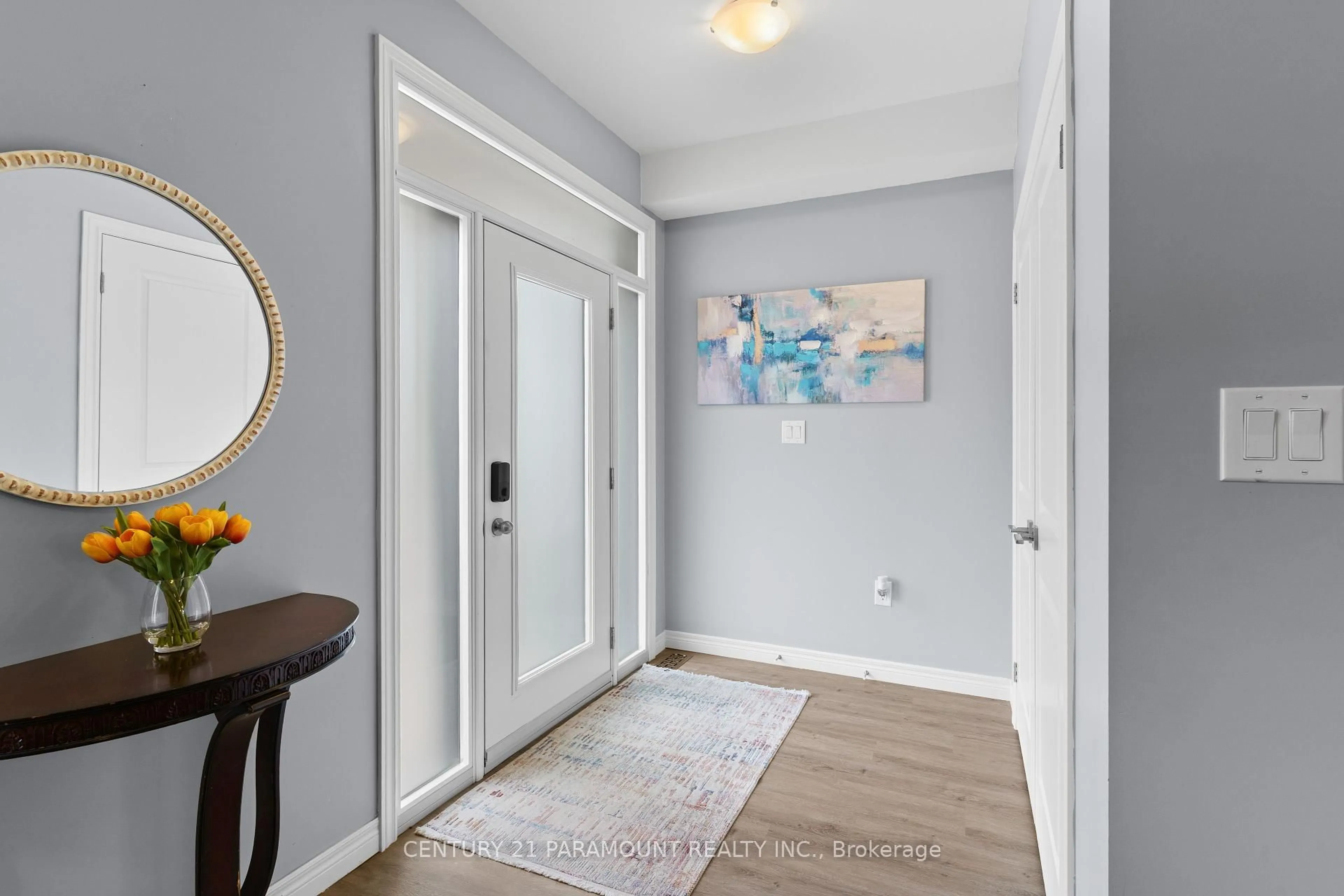 Indoor entryway for 153 Summersides Blvd, Pelham Ontario L0S 1E6