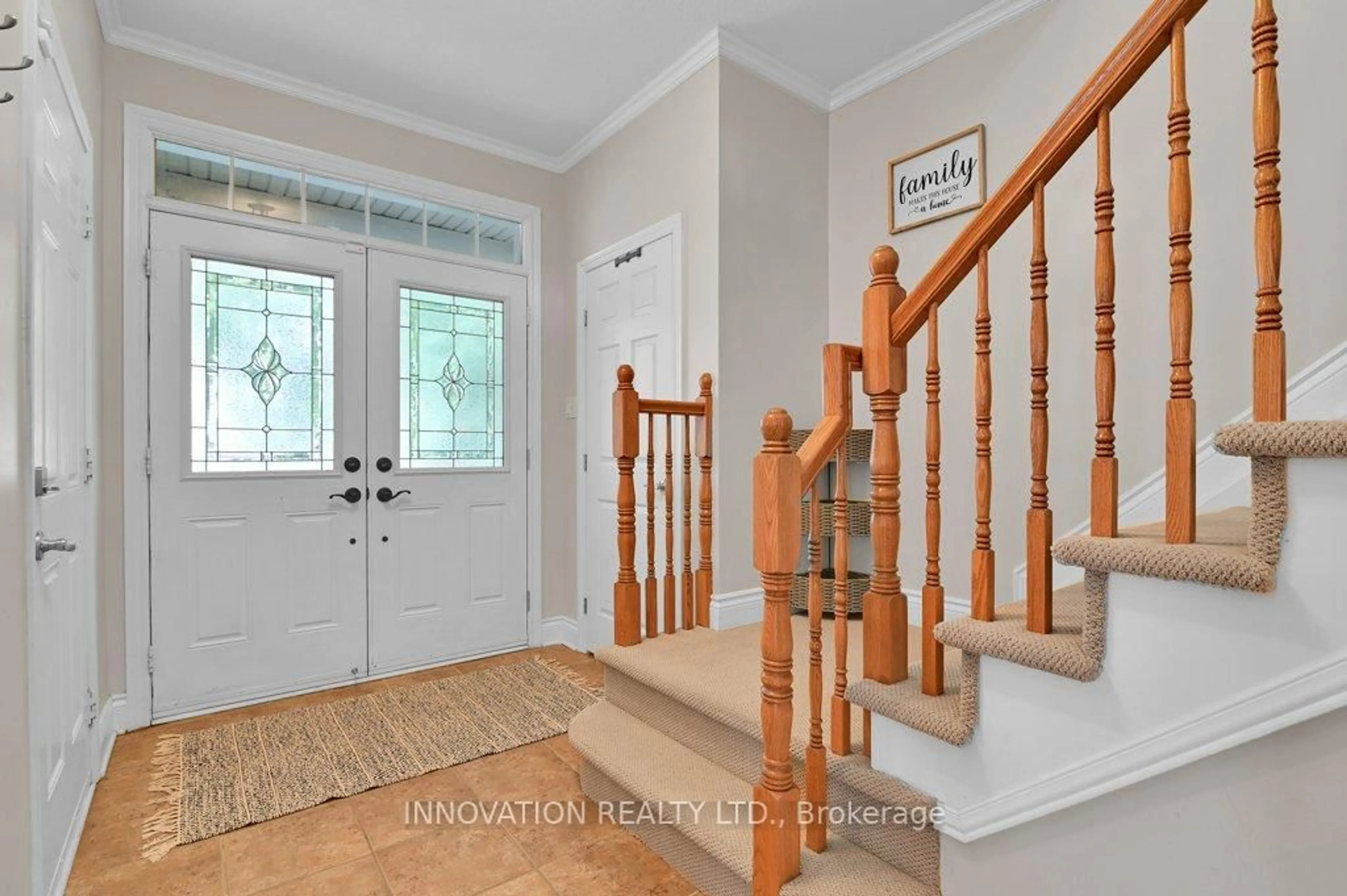 Indoor entryway for 136 Lamplighters Dr, Ottawa Ontario K2J 0C1