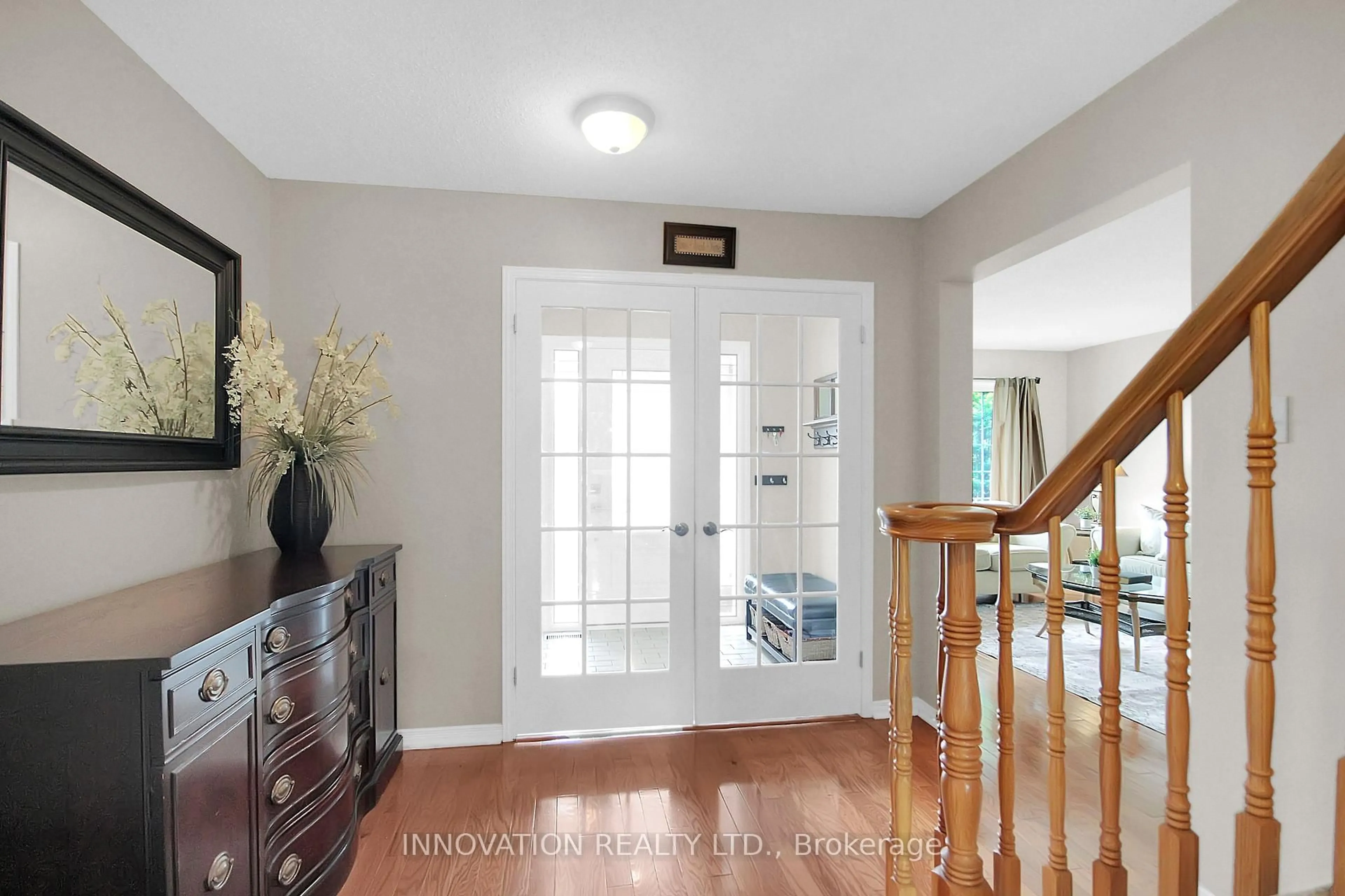 Indoor entryway for 52 Speers Cres, Kanata Ontario K2M 1W2