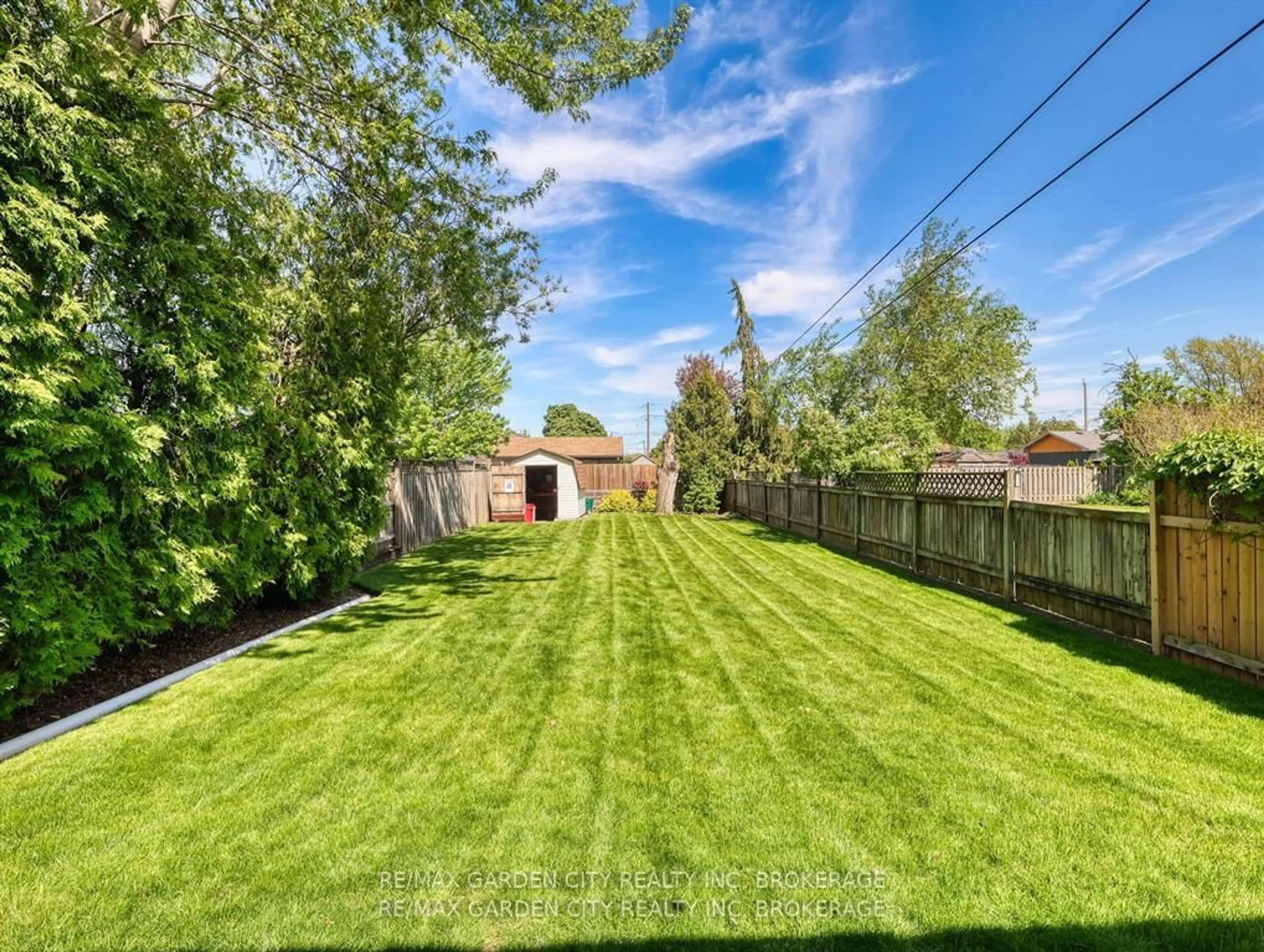 A pic from outside/outdoor area/front of a property/back of a property/a pic from drone, street for 4395 Ontario St, Lincoln Ontario L0R 1B0