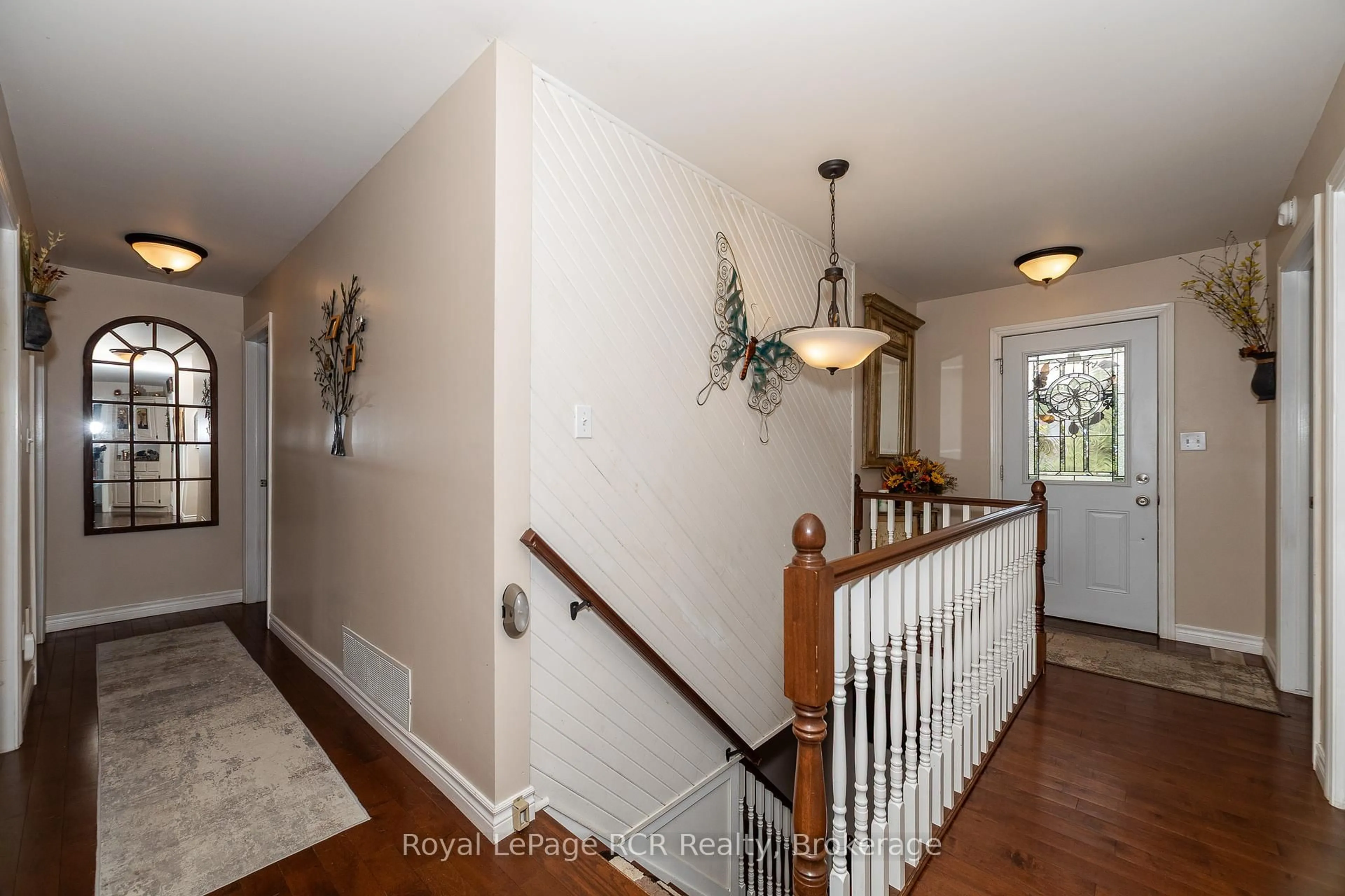 Indoor entryway for 113 Glenwood Pl, West Grey Ontario N0C 1H0