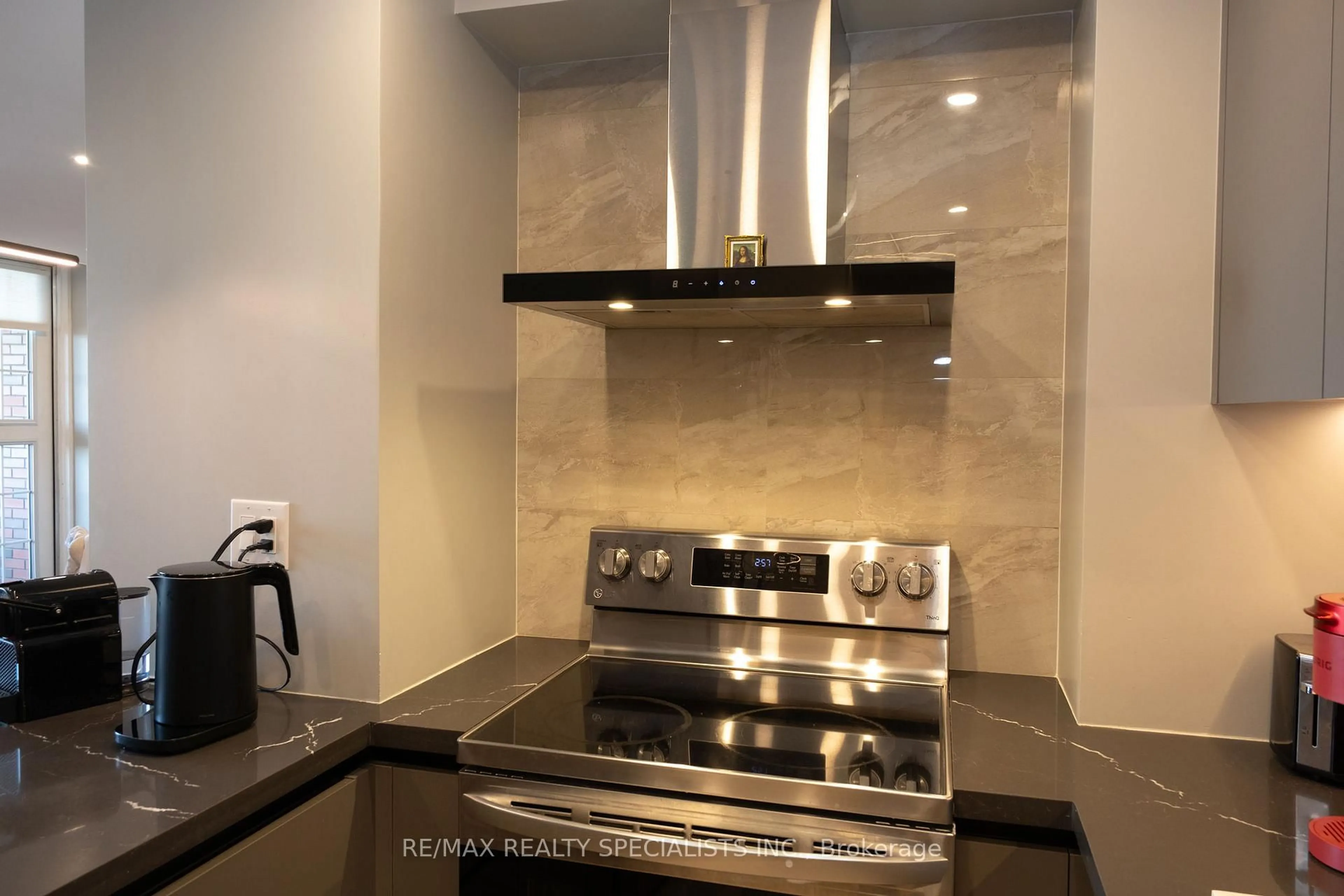 Standard kitchen, ceramic/tile floor for 222 Jackson St #802, Hamilton Ontario L8P 4S5