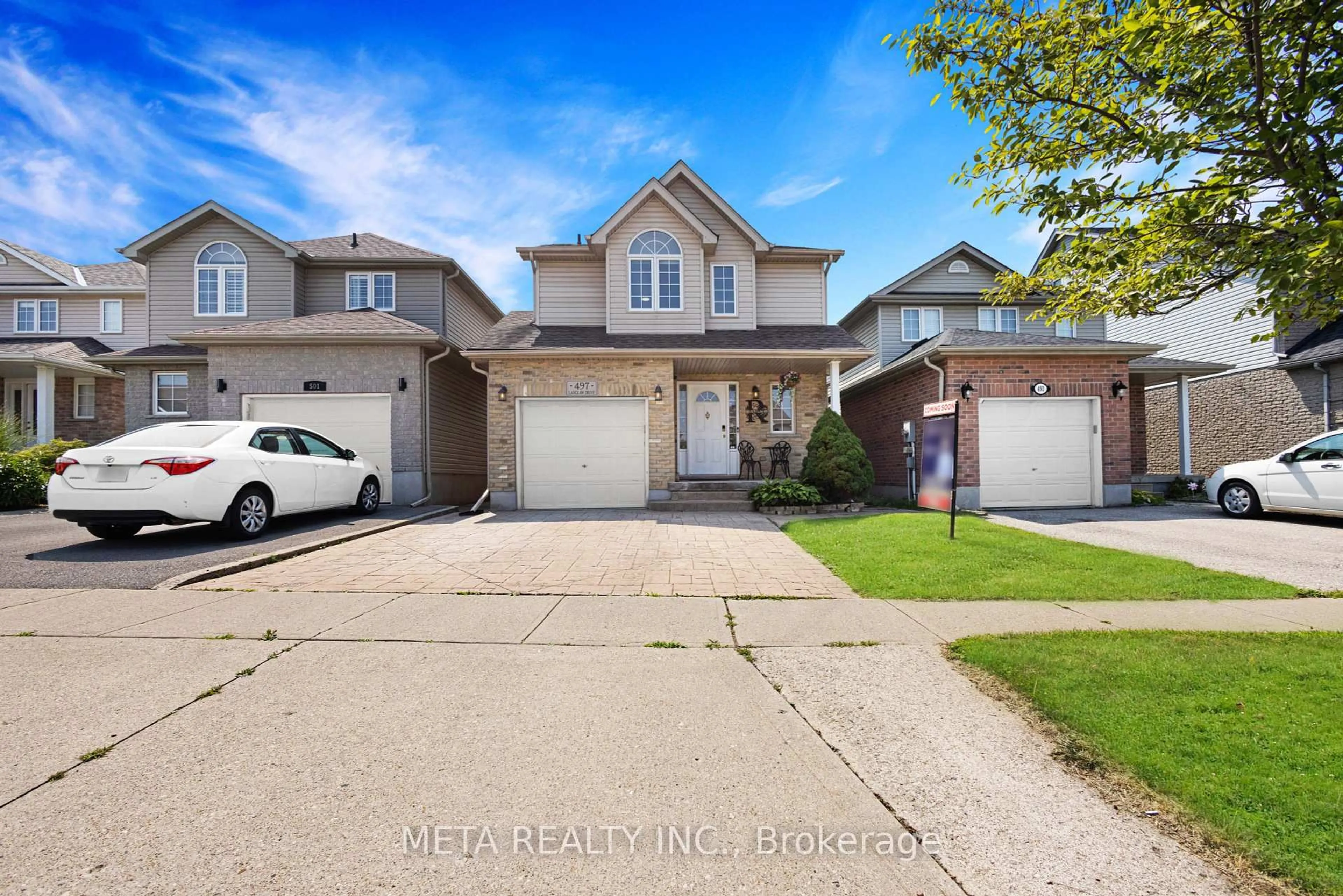 A pic from outside/outdoor area/front of a property/back of a property/a pic from drone, street for 497 Langlaw Dr, Cambridge Ontario N1P 1H8