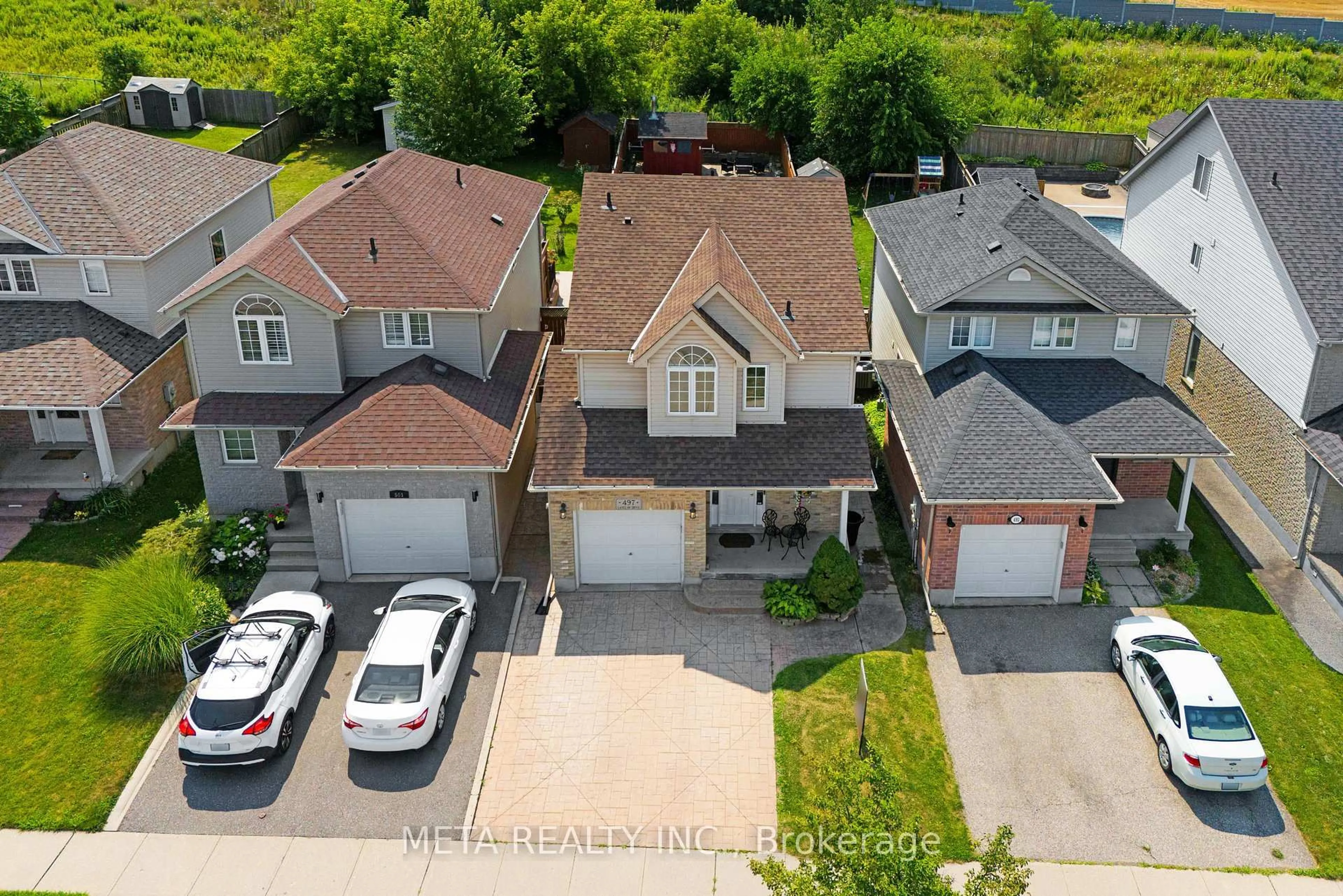 A pic from outside/outdoor area/front of a property/back of a property/a pic from drone, street for 497 Langlaw Dr, Cambridge Ontario N1P 1H8