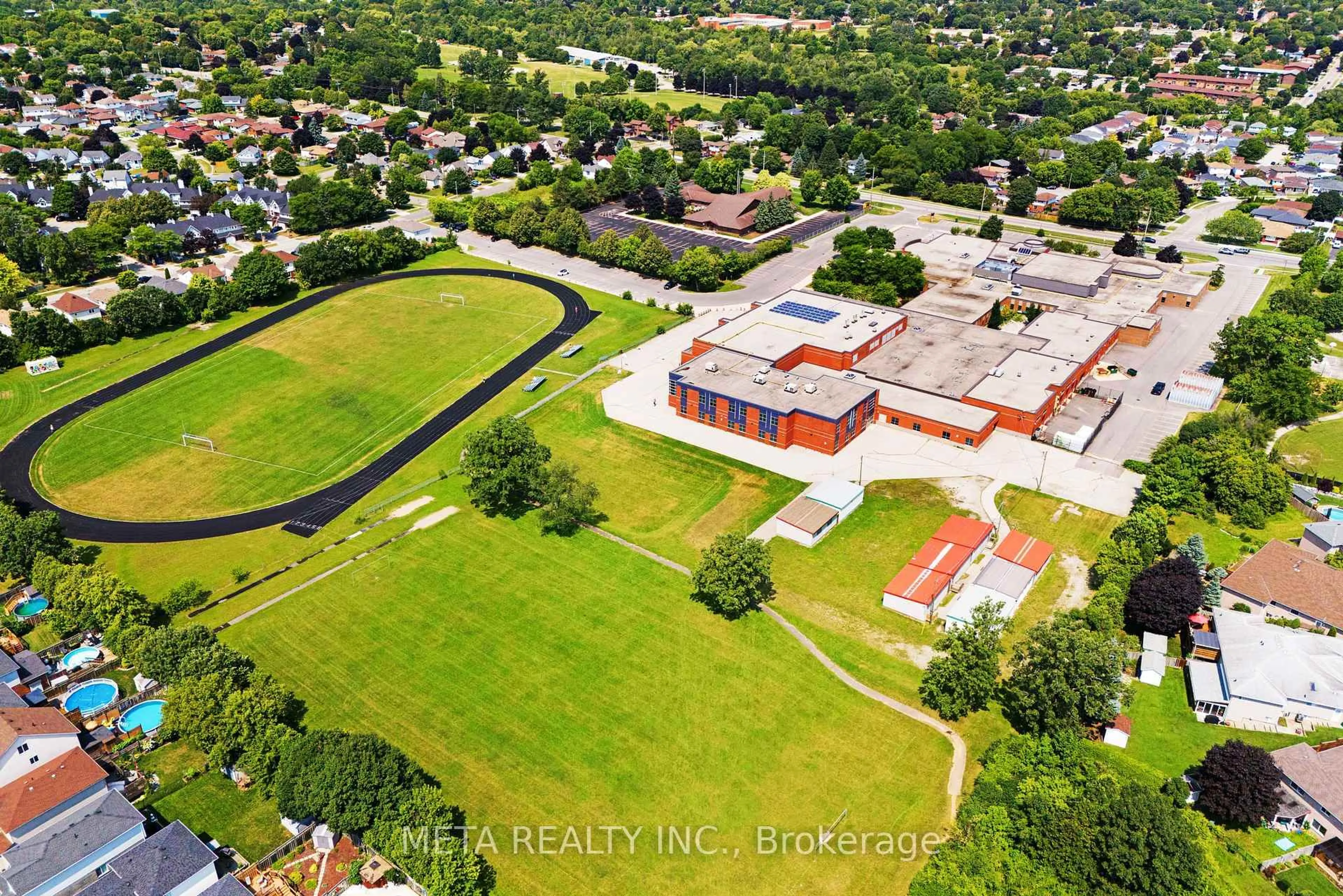 A pic from outside/outdoor area/front of a property/back of a property/a pic from drone, building for 497 Langlaw Dr, Cambridge Ontario N1P 1H8