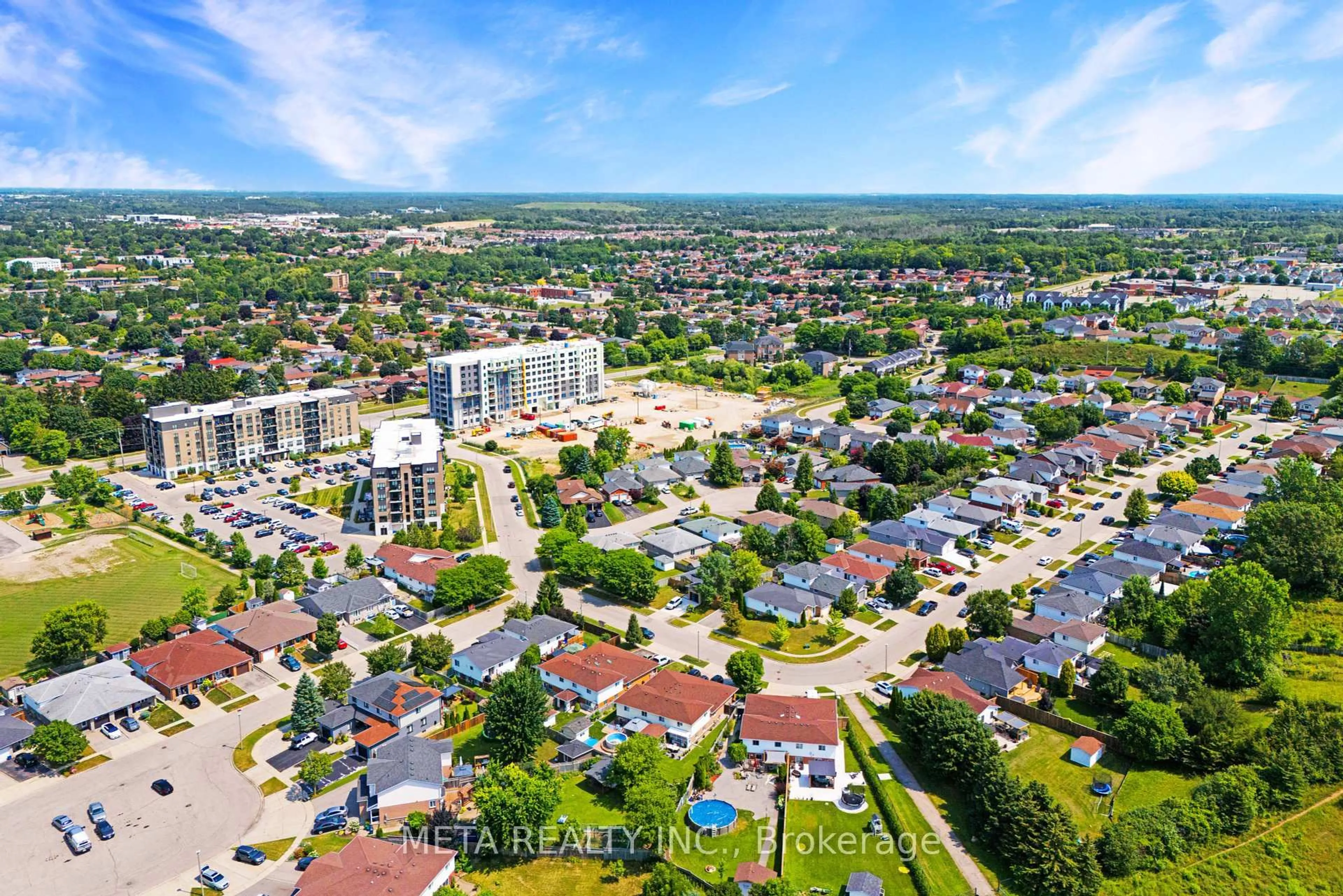 A pic from outside/outdoor area/front of a property/back of a property/a pic from drone, street for 497 Langlaw Dr, Cambridge Ontario N1P 1H8