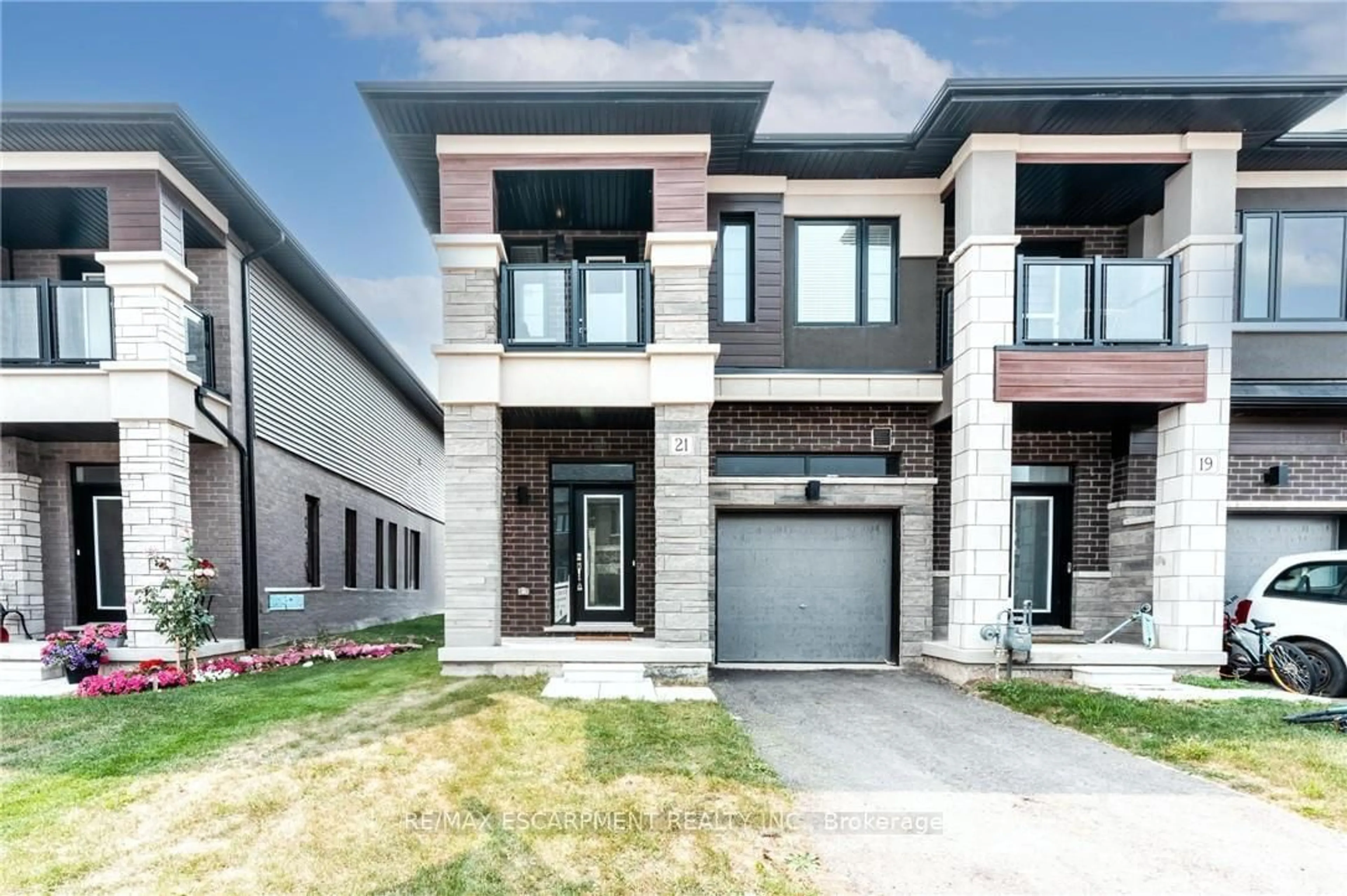 Home with brick exterior material, street for 21 BOWERY Rd, Brantford Ontario N3V 0A9