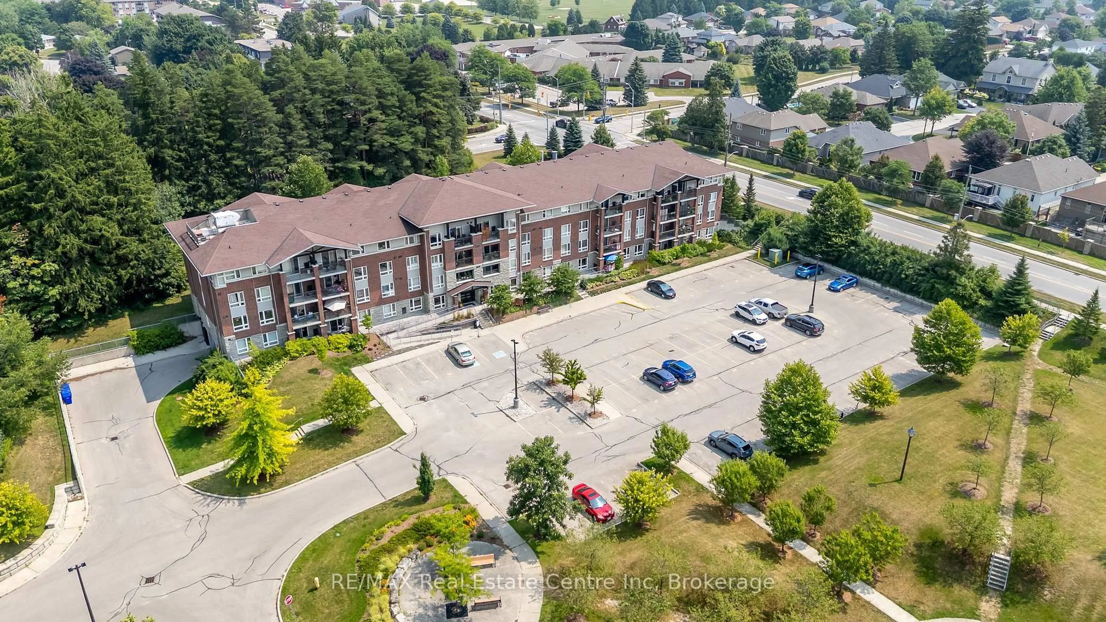 A pic from outside/outdoor area/front of a property/back of a property/a pic from drone, building for 645 St David St #413, Centre Wellington Ontario N1M 0A9