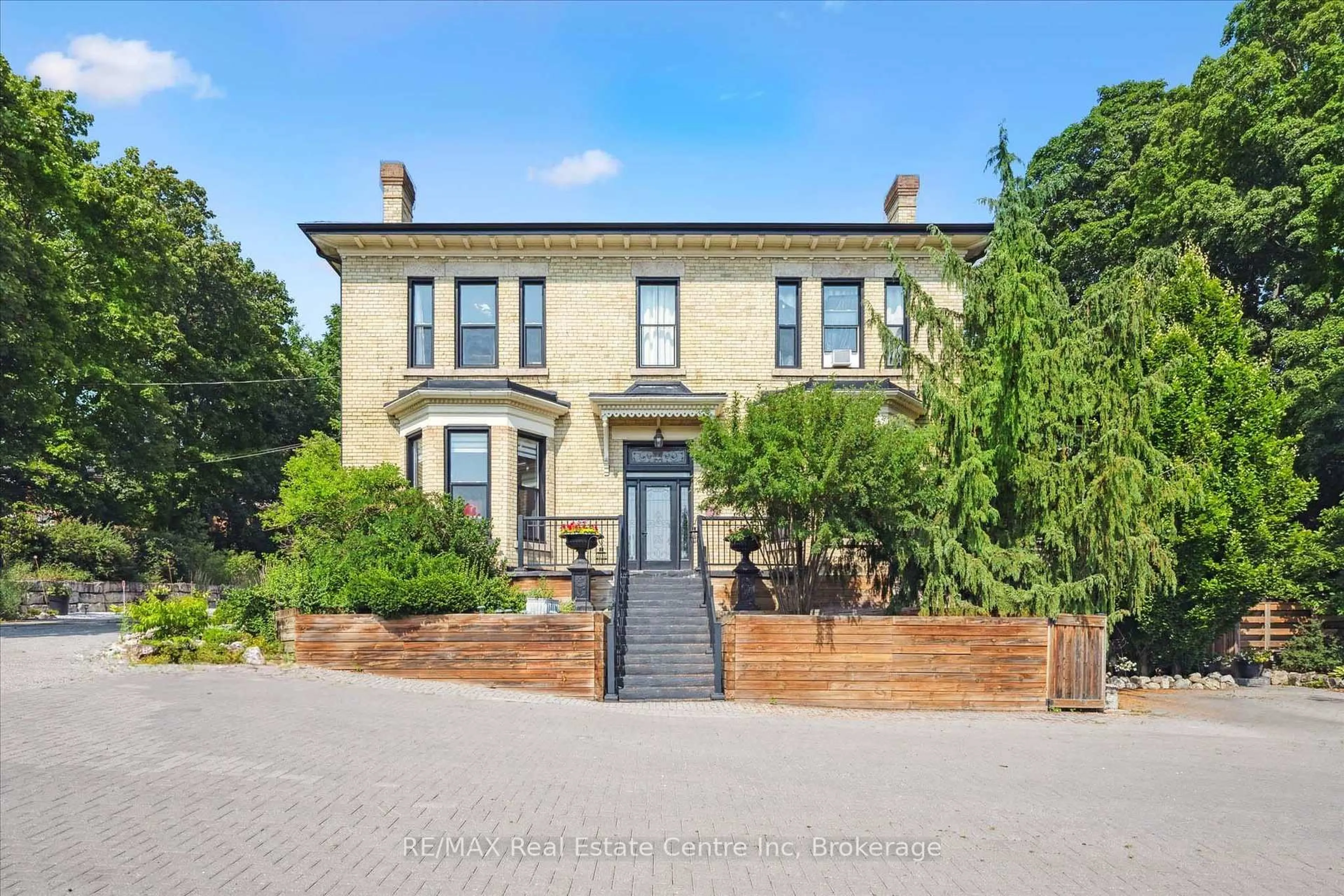 Home with brick exterior material, street for 83 King St, Guelph Ontario N1E 4P5