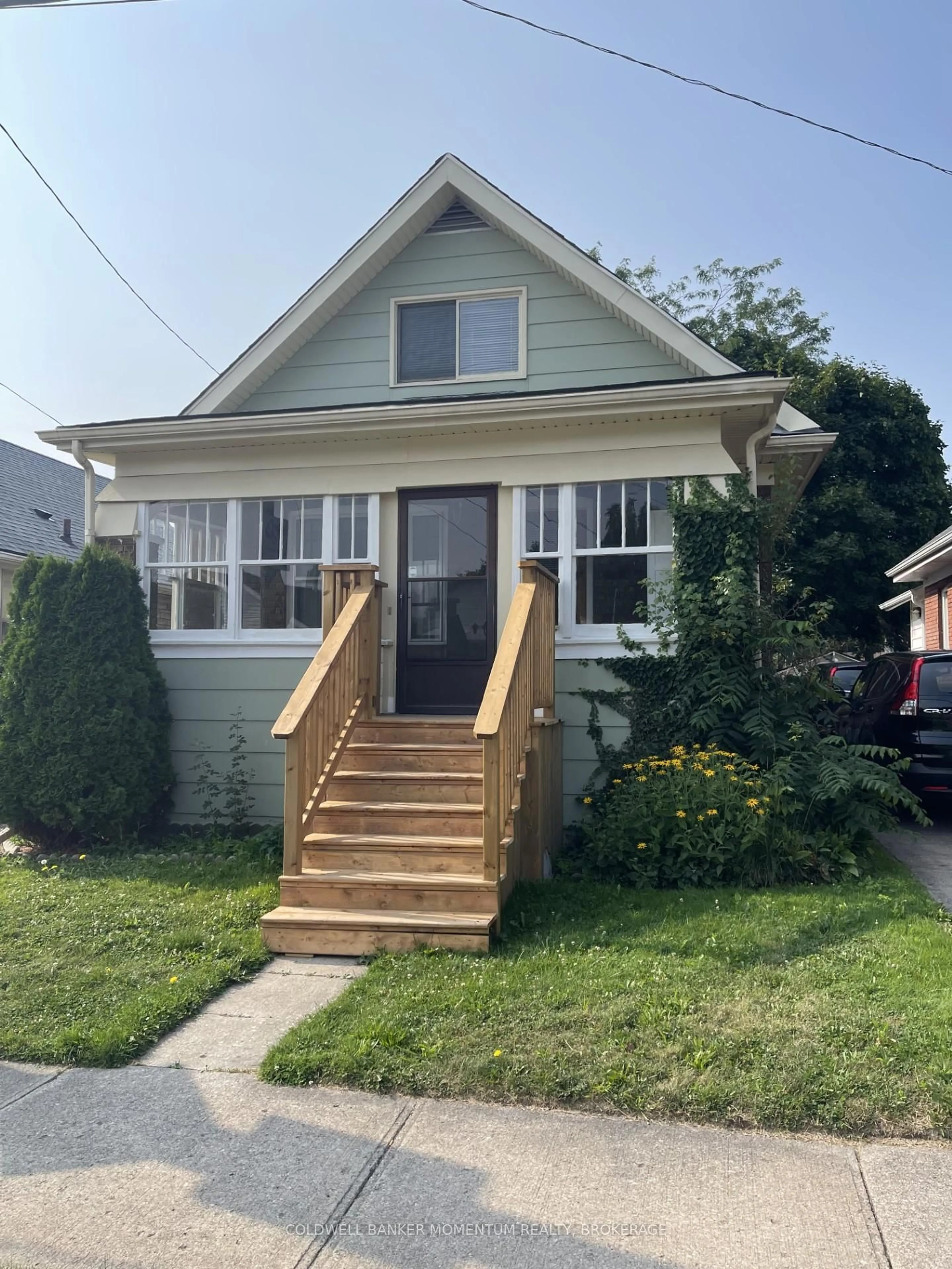 Home with vinyl exterior material, street for 5188 Huron St, Niagara Falls Ontario L2E 2K1