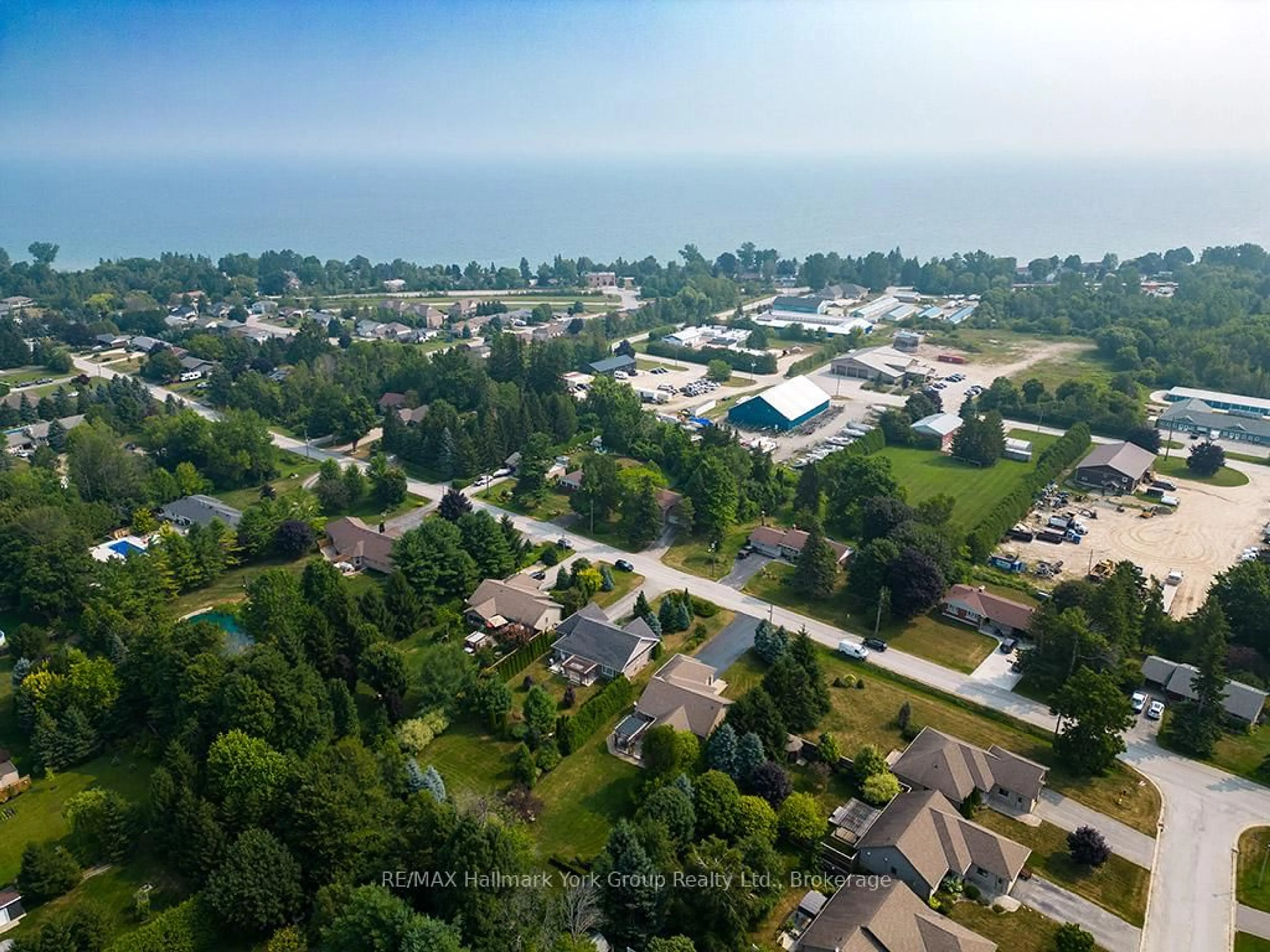 A pic from outside/outdoor area/front of a property/back of a property/a pic from drone, unknown for 450 Ridge Rd, Meaford Ontario N4L 1L9