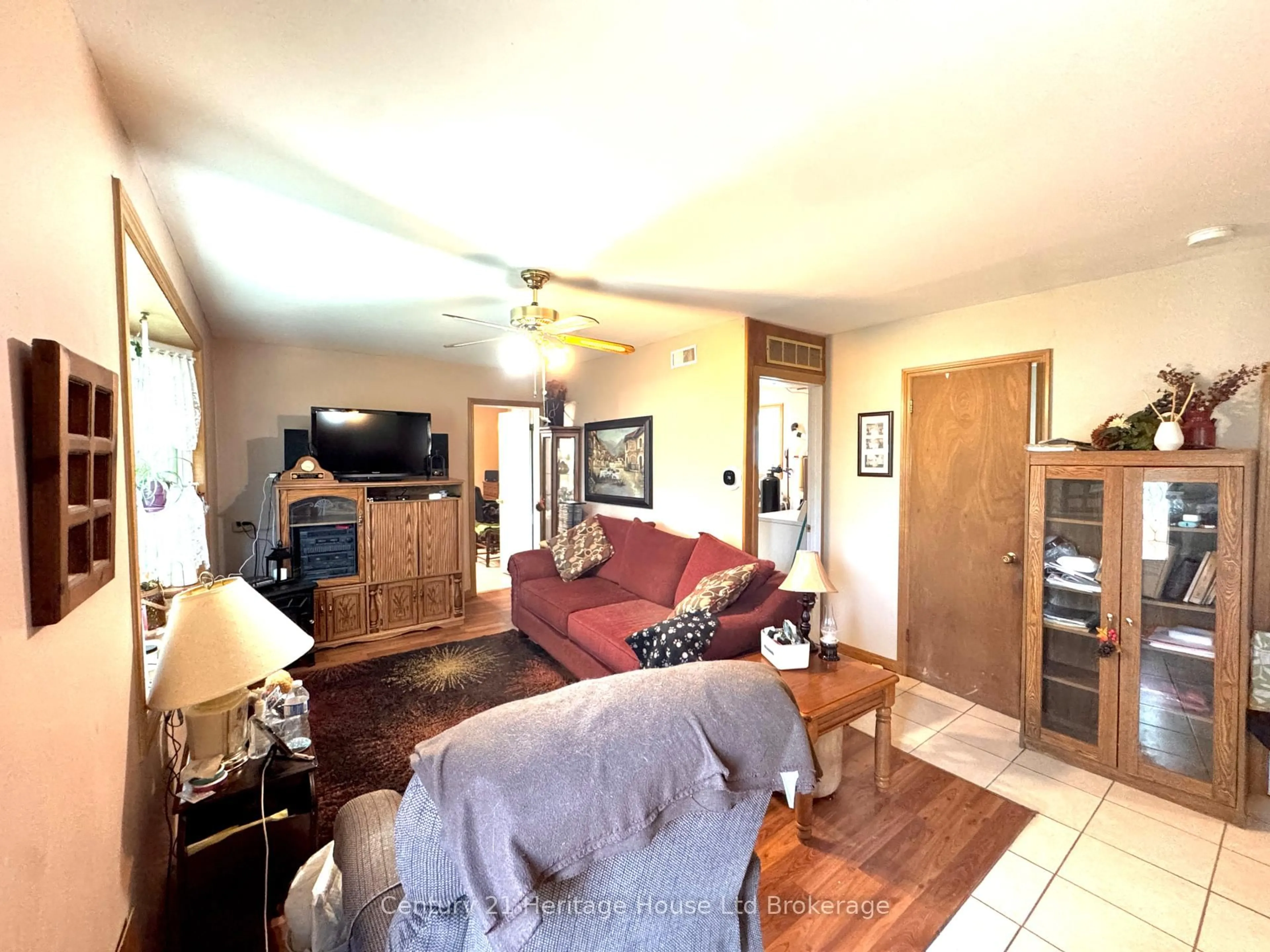 Living room with furniture, unknown for 369 Riverside Dr, Welland Ontario L3C 5E7