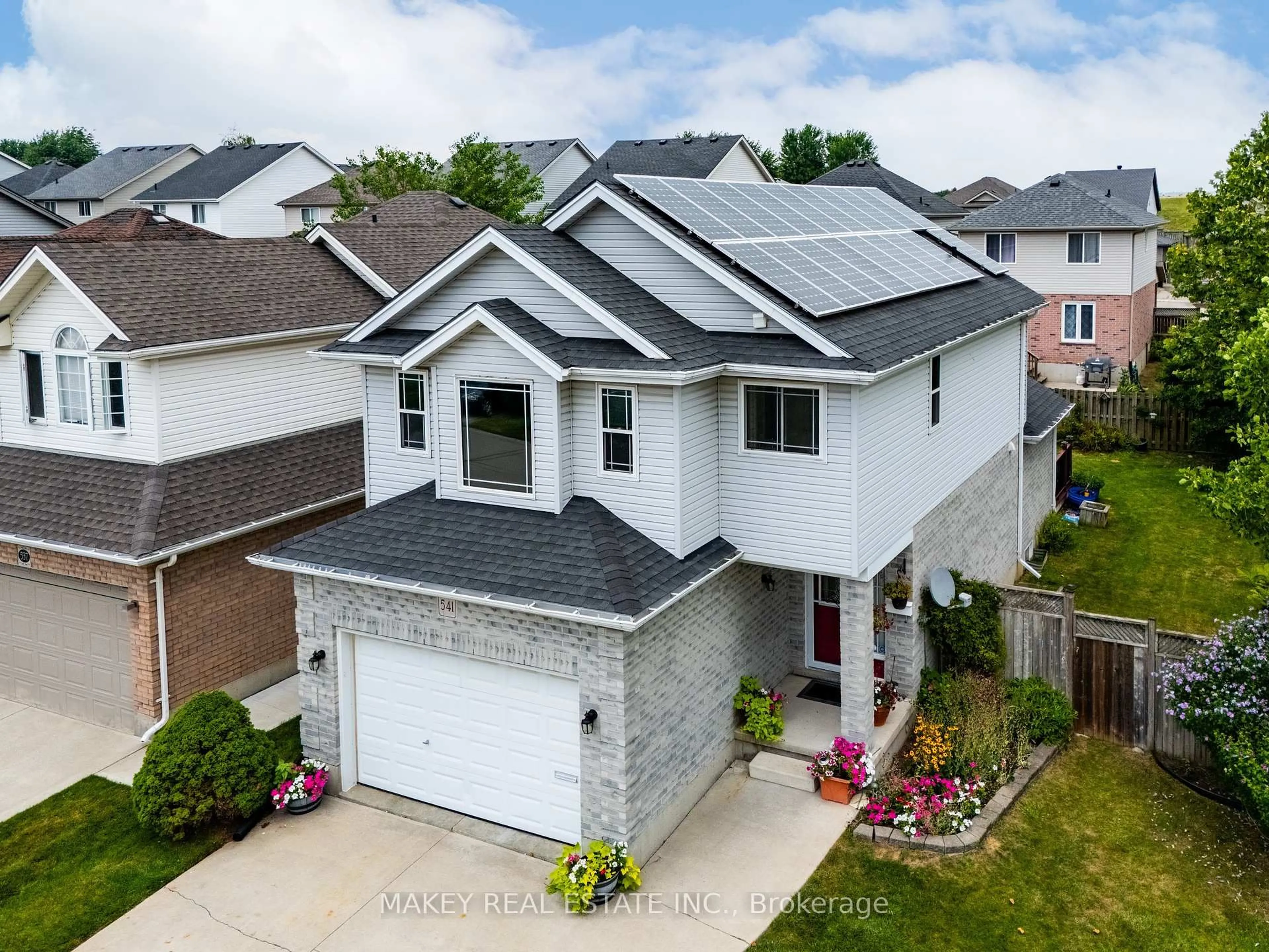 A pic from outside/outdoor area/front of a property/back of a property/a pic from drone, street for 541 Alberta Ave, Woodstock Ontario N4V 1H2