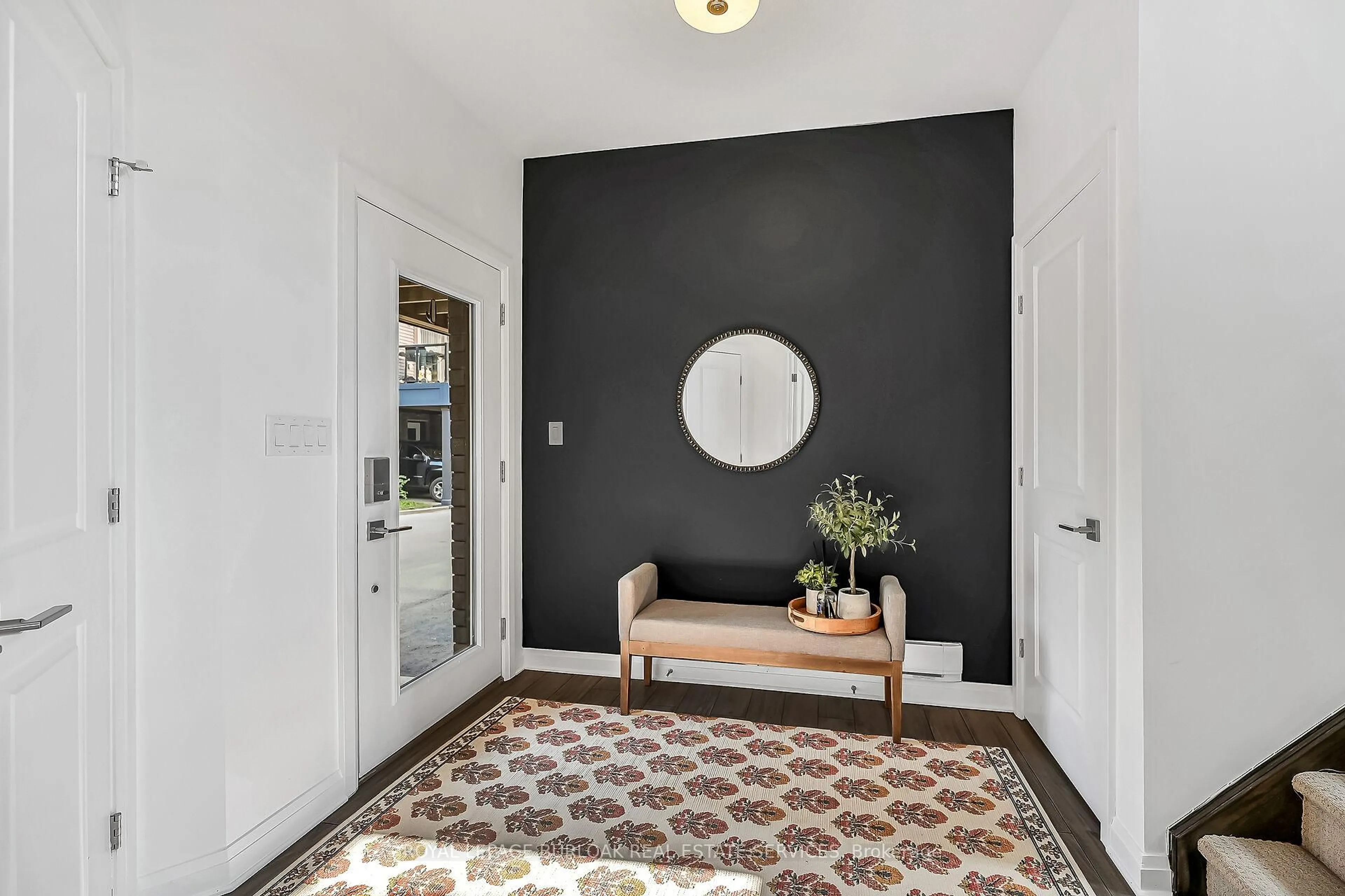 Indoor entryway for 23 Echovalley Dr #12, Hamilton Ontario L8J 0K4
