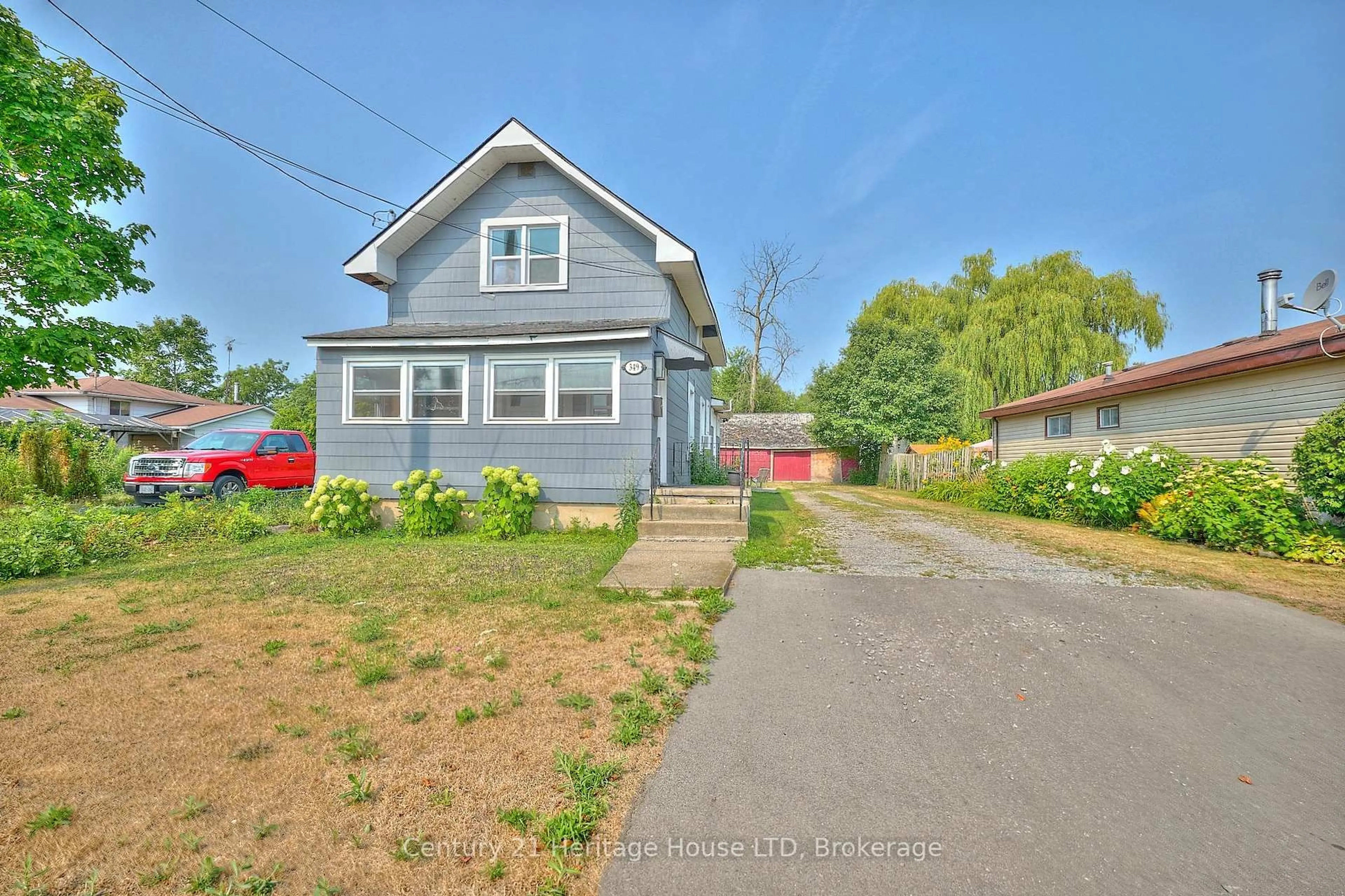 A pic from outside/outdoor area/front of a property/back of a property/a pic from drone, street for 349 Bassett Ave, Fort Erie Ontario L2A 4K8