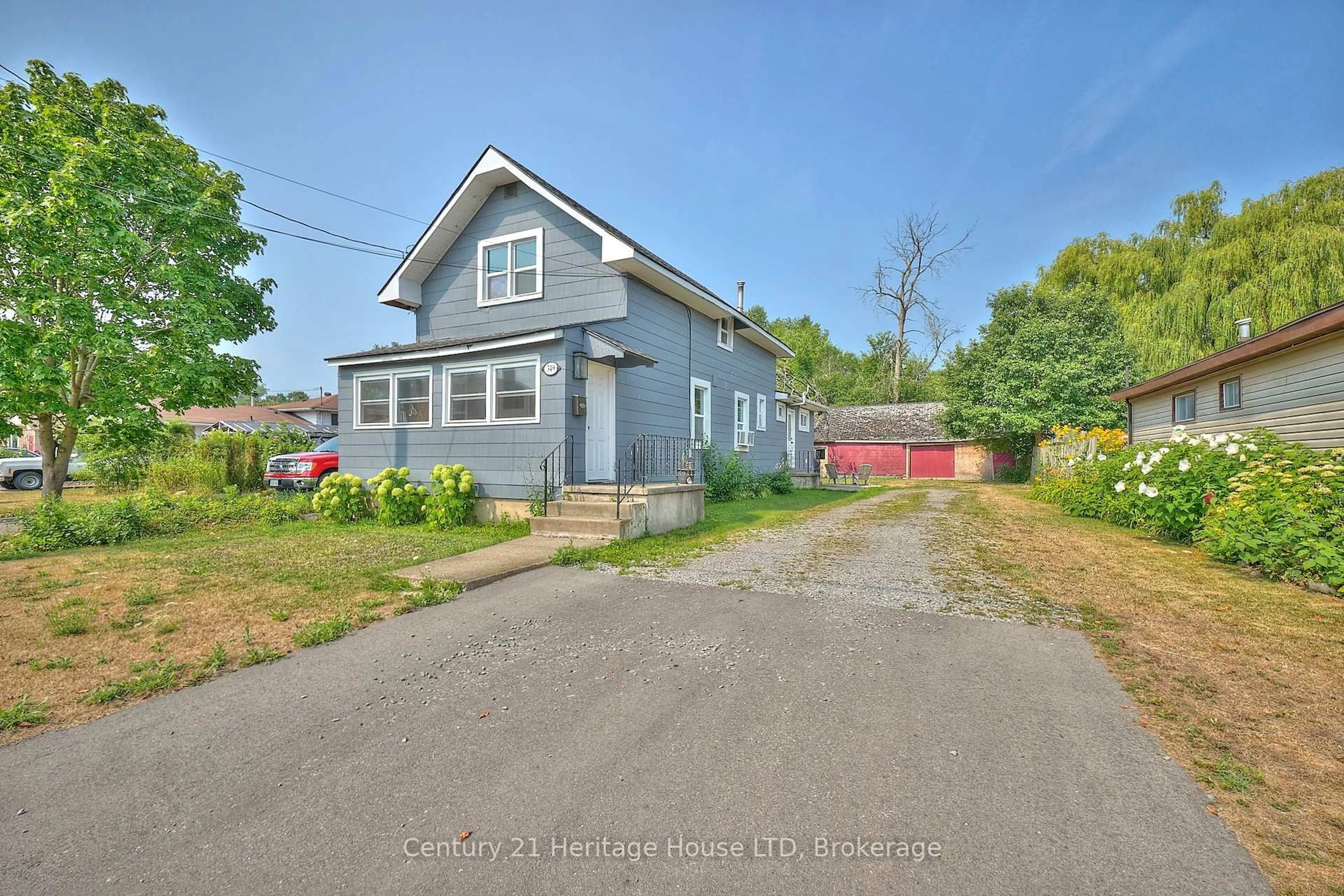 A pic from outside/outdoor area/front of a property/back of a property/a pic from drone, street for 349 Bassett Ave, Fort Erie Ontario L2A 4K8