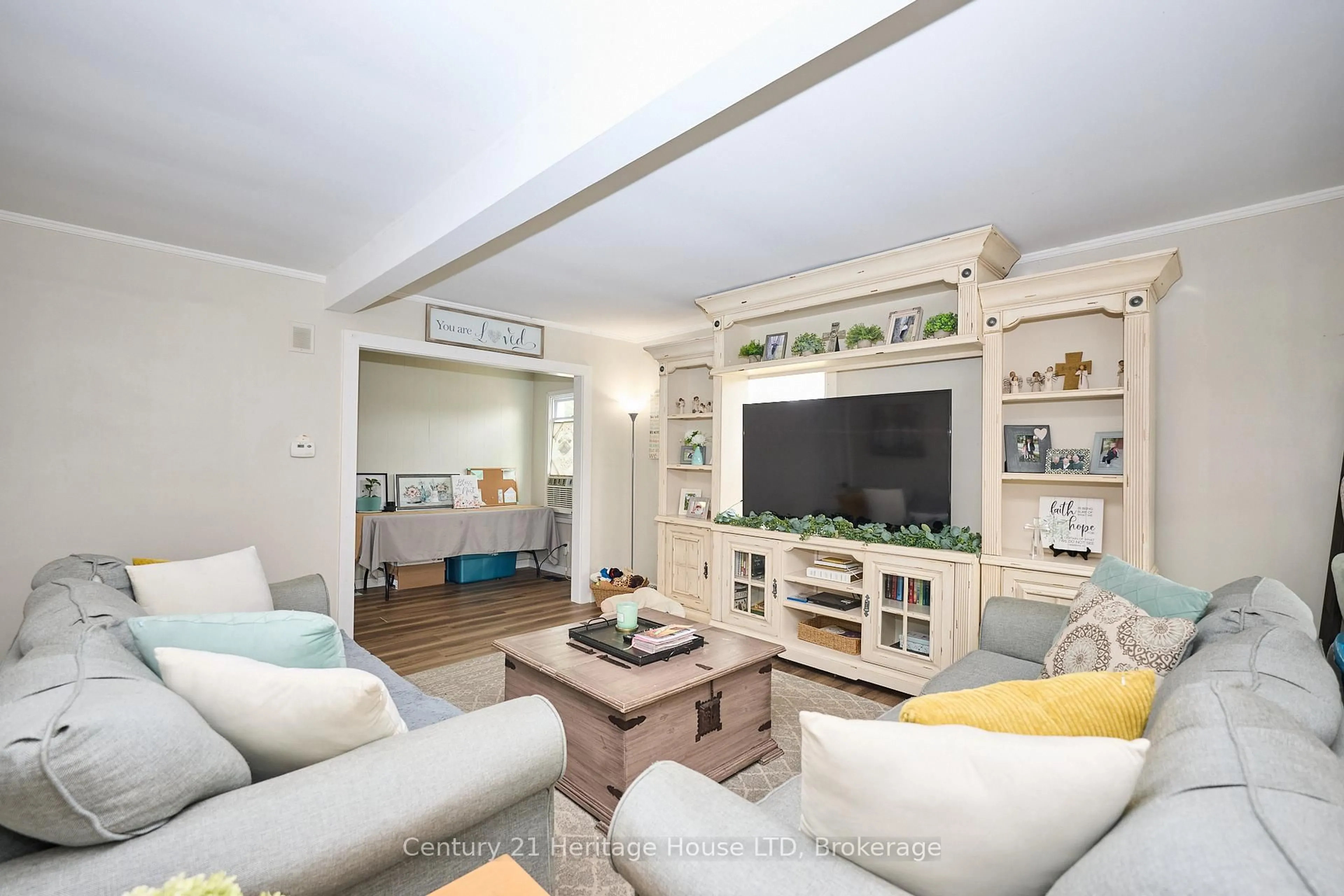 Living room with furniture, unknown for 349 Bassett Ave, Fort Erie Ontario L2A 4K8