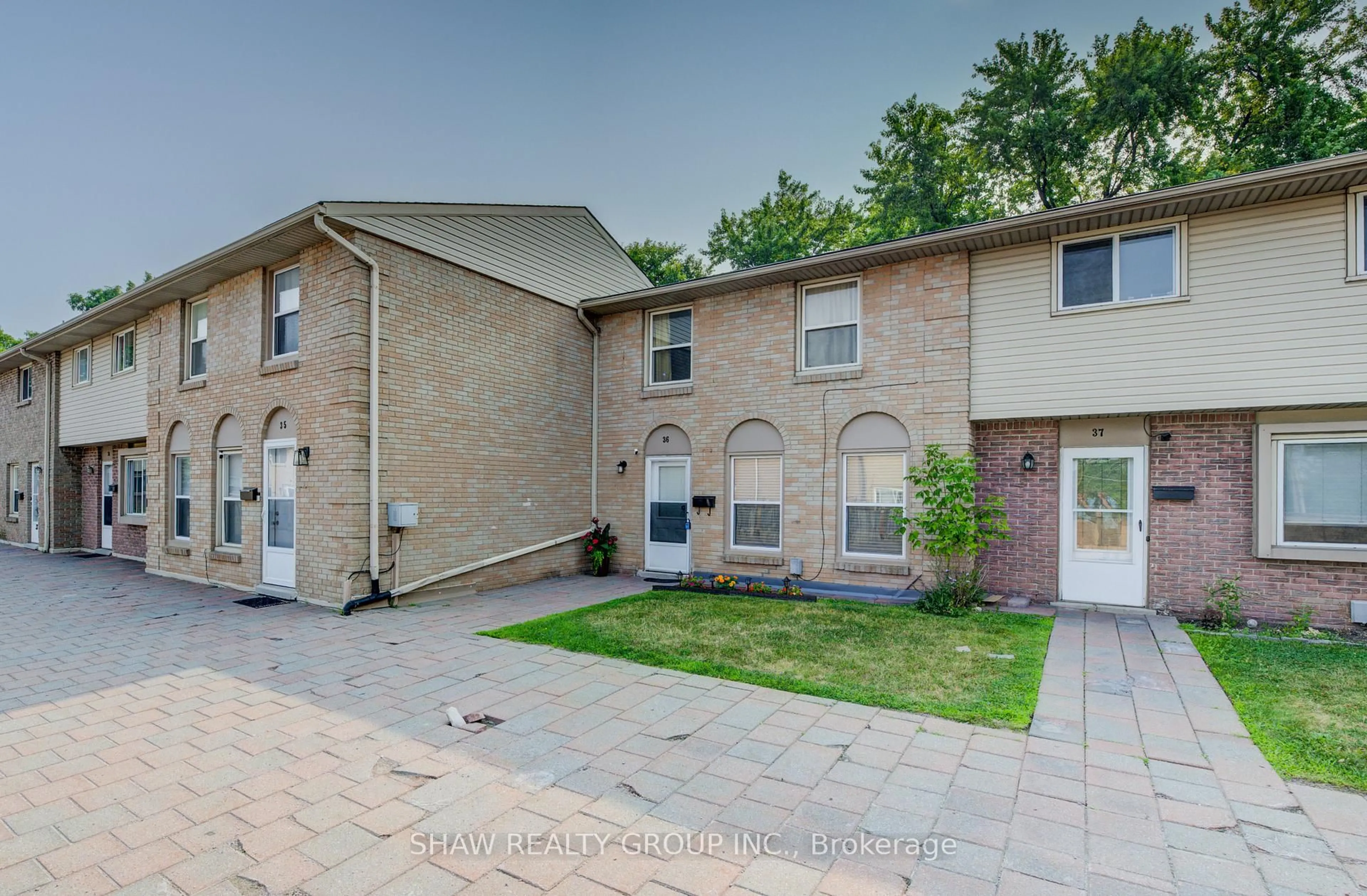 A pic from outside/outdoor area/front of a property/back of a property/a pic from drone, street for 293 Fairway Rd #36, Kitchener Ontario N2A 2P1