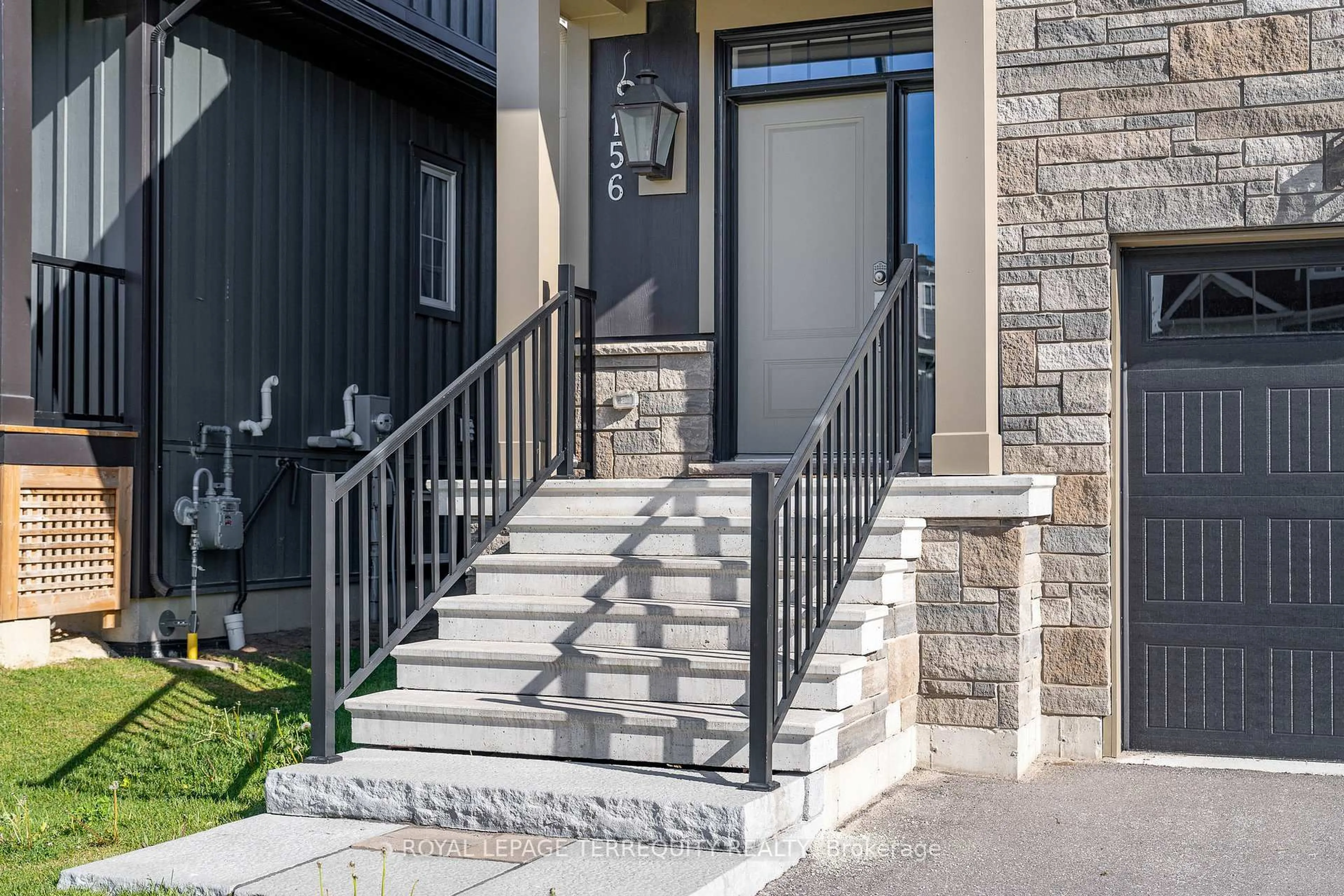 Unknown for 156 Sycamore St, Blue Mountains Ontario L9Y 4E4