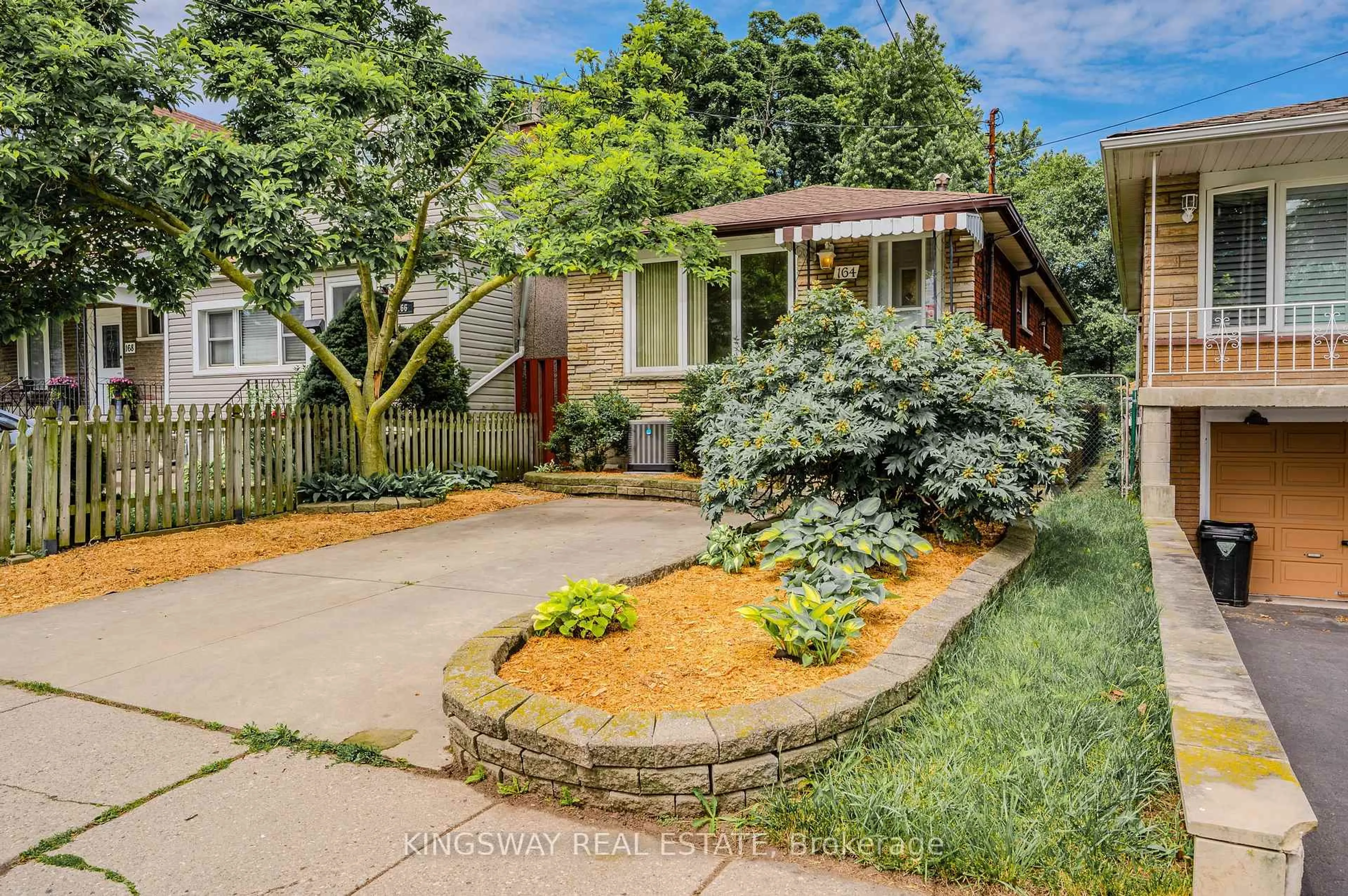 Unknown for 164 East 23rd St, Hamilton Ontario L8V 2X1