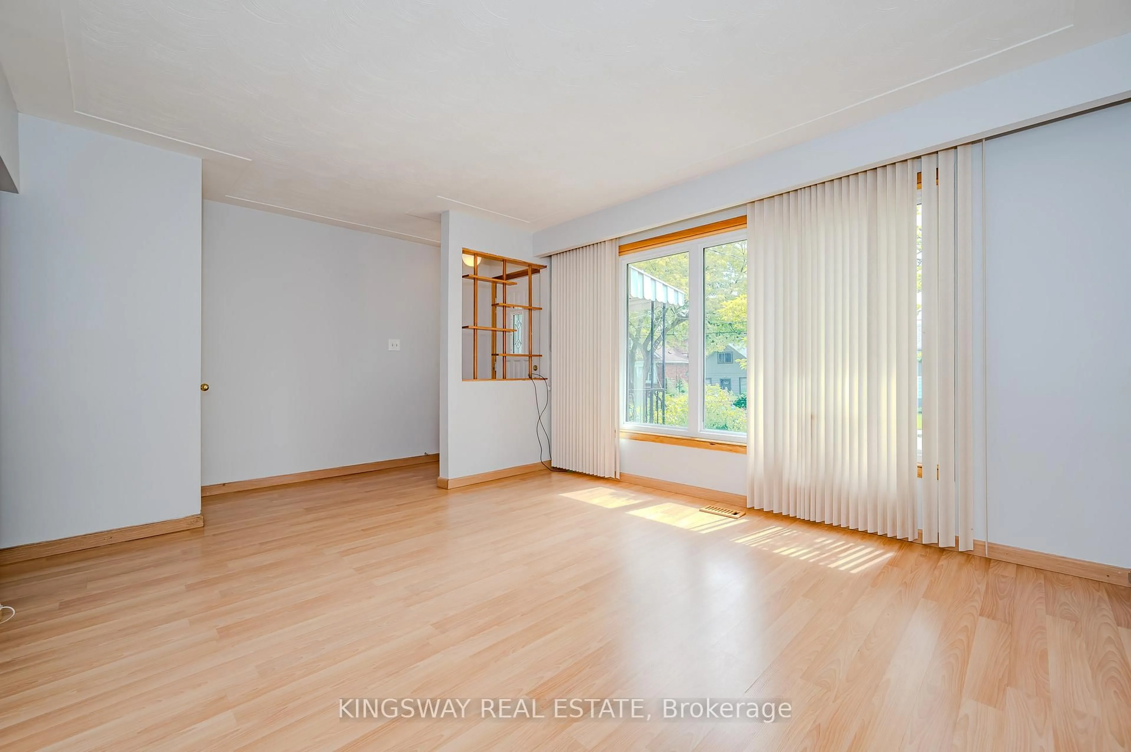 A pic of a room for 164 East 23rd St, Hamilton Ontario L8V 2X1