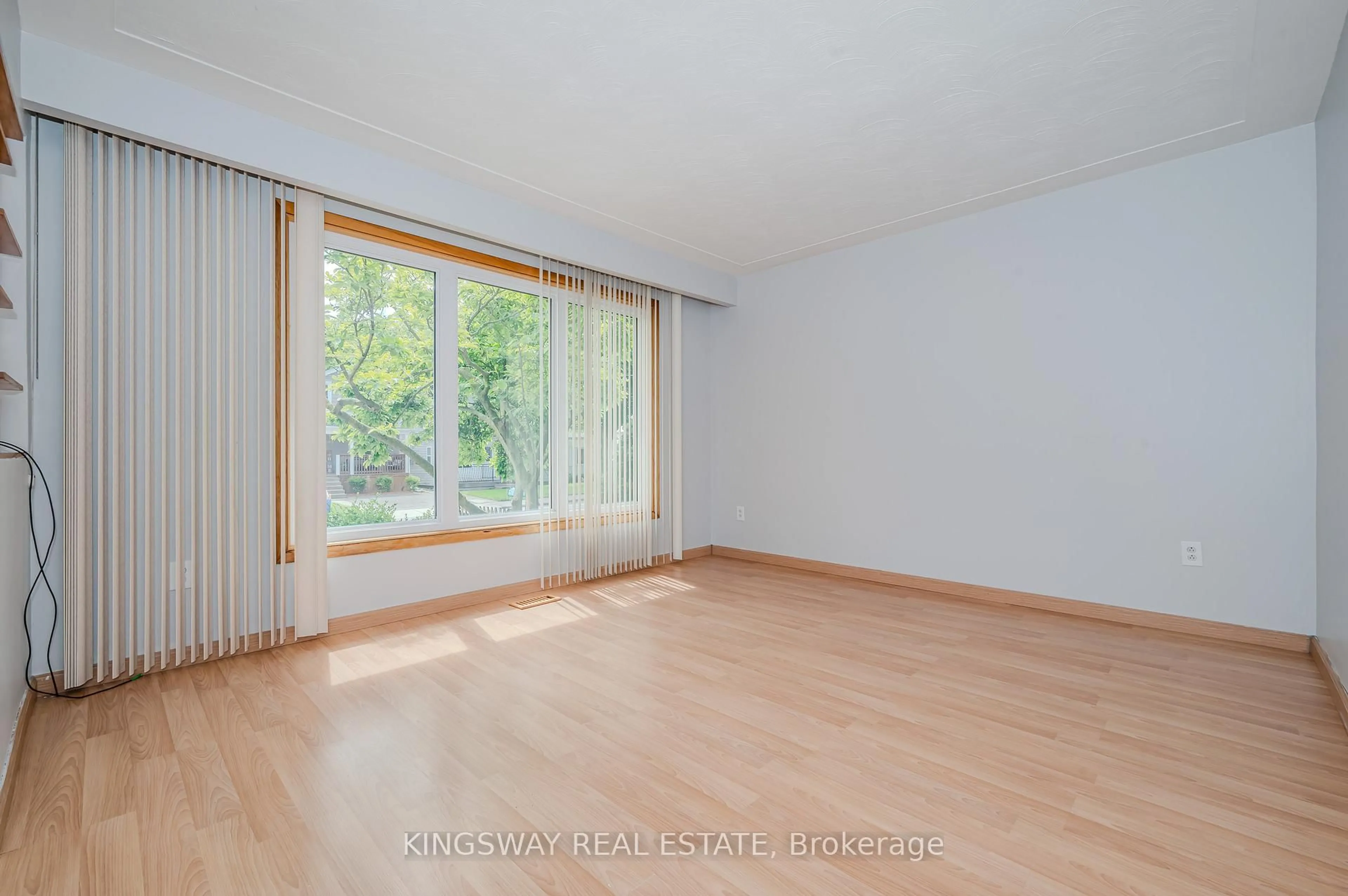 A pic of a room for 164 East 23rd St, Hamilton Ontario L8V 2X1