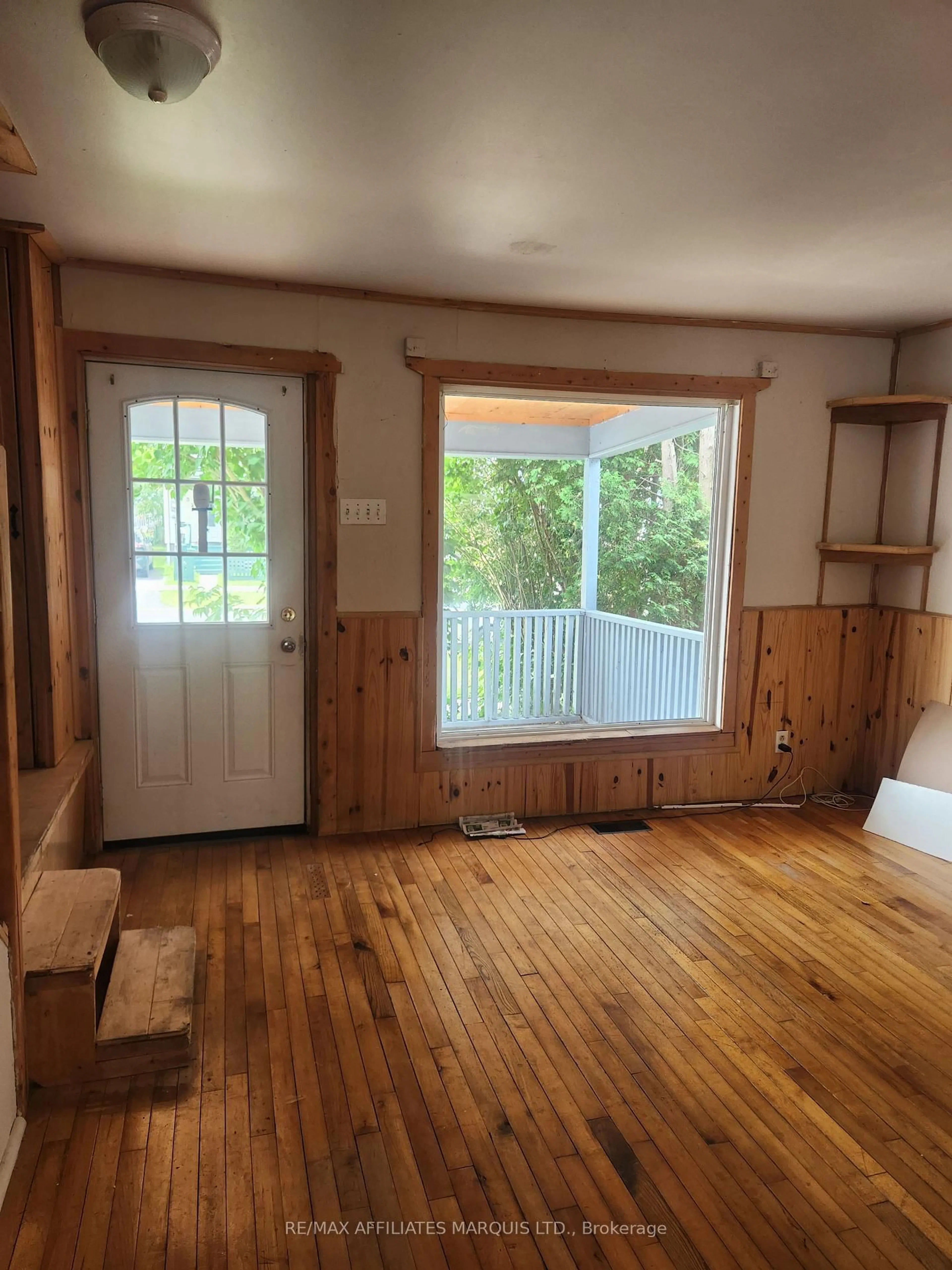 A pic of a room for 329 Carleton St, Cornwall Ontario K6H 4X6