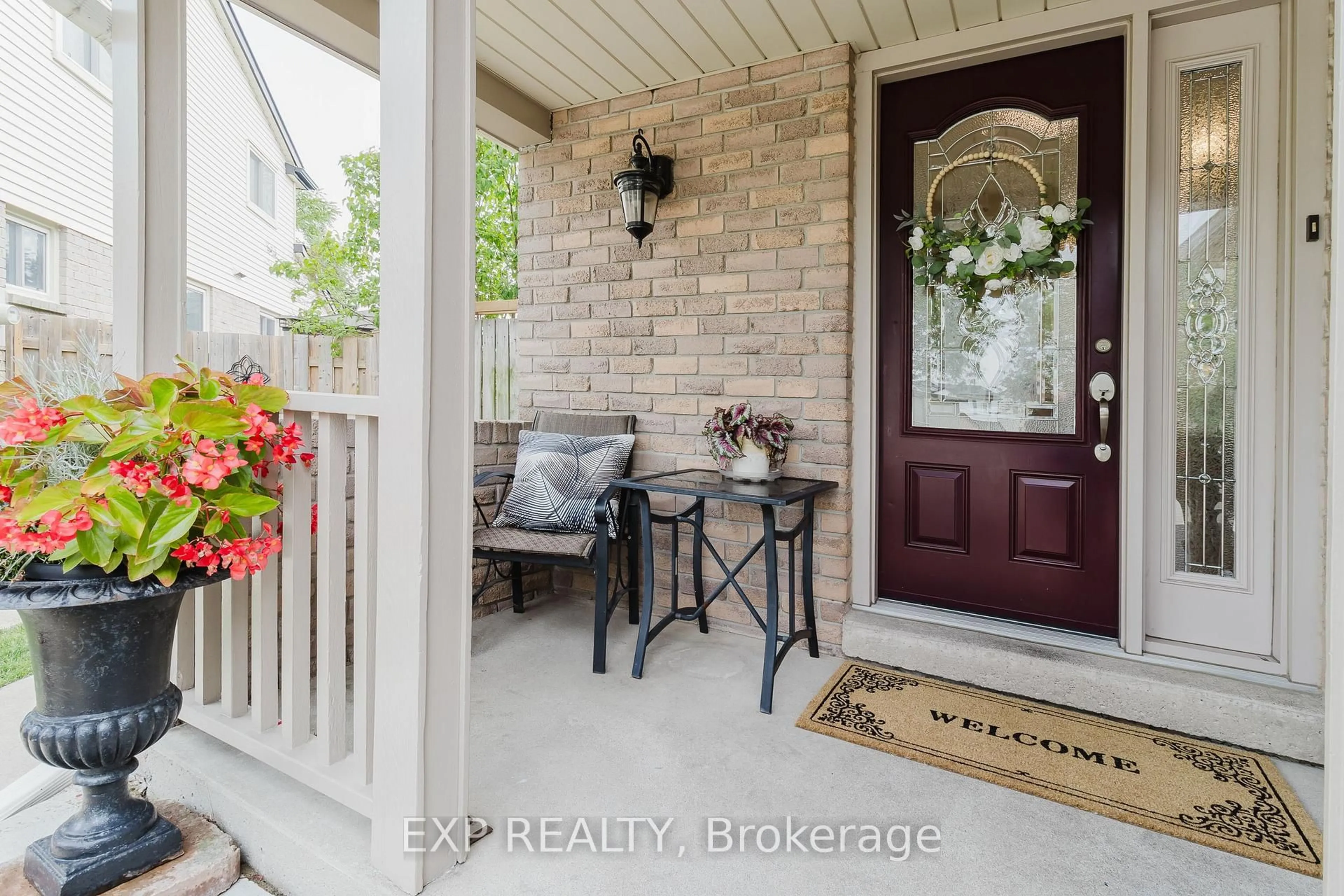Indoor entryway for 8 Viva Crt, Hamilton Ontario L8J 1X6