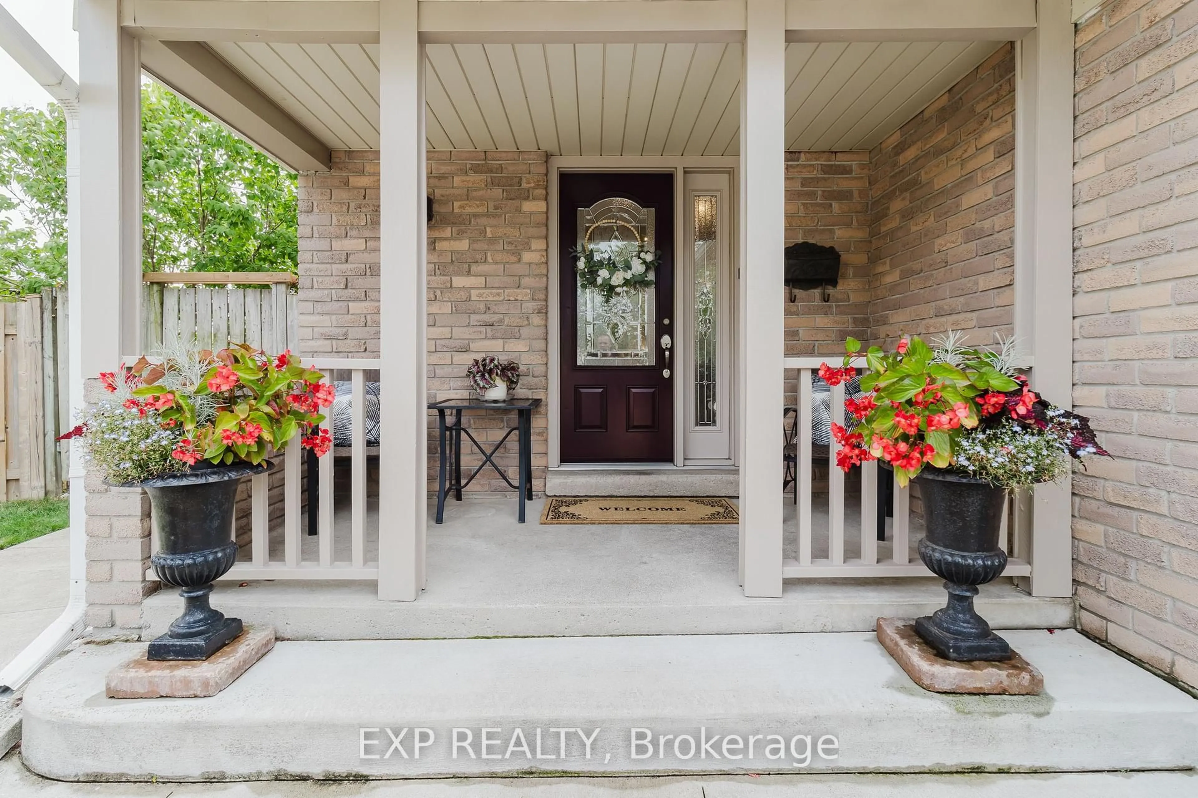Indoor entryway for 8 Viva Crt, Hamilton Ontario L8J 1X6