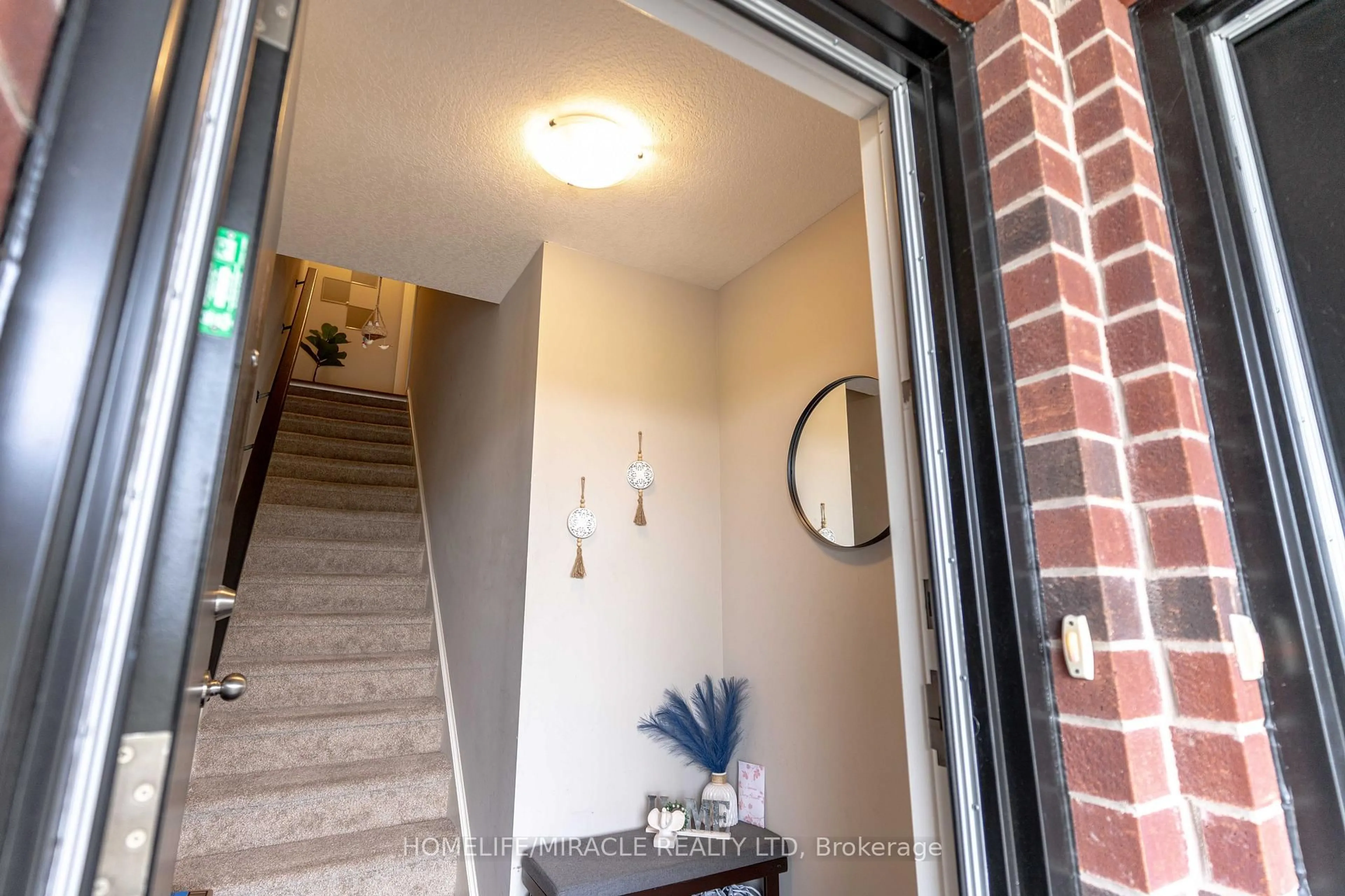 Indoor entryway for 261 Chapel Hill Dr #Unit 45,, Kitchener Ontario N2R 1N5